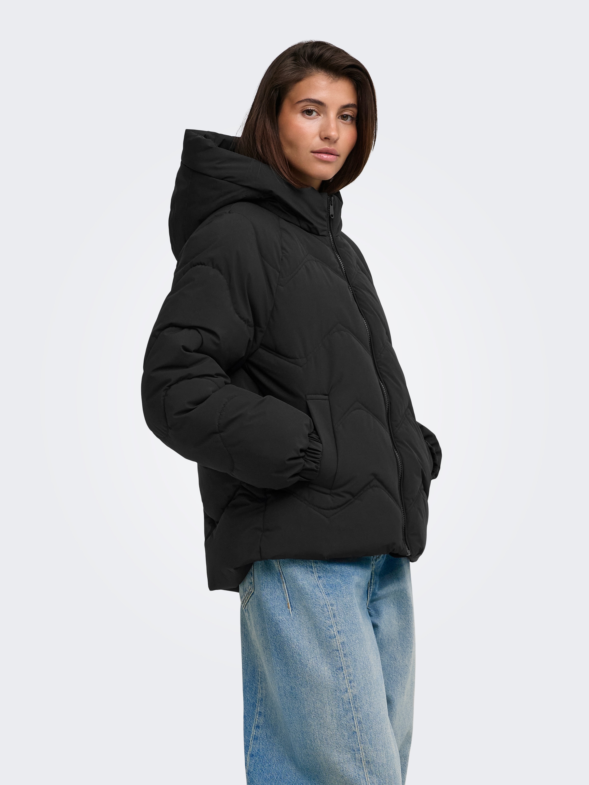 JDY Veste matelassée »JDYPOWER SHORT HOOD PUFFER OTW HAB« avec capuche fibre synthétique