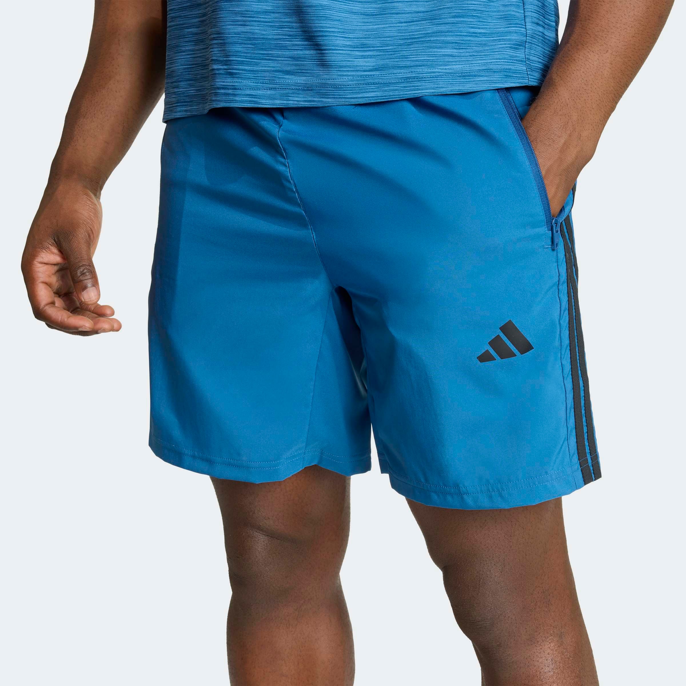 adidas Performance Short »WORKOUT ESSENTIALS BASE 3-STREIFEN WOVEN«  pour fitness et mode sportive, coupe normale
