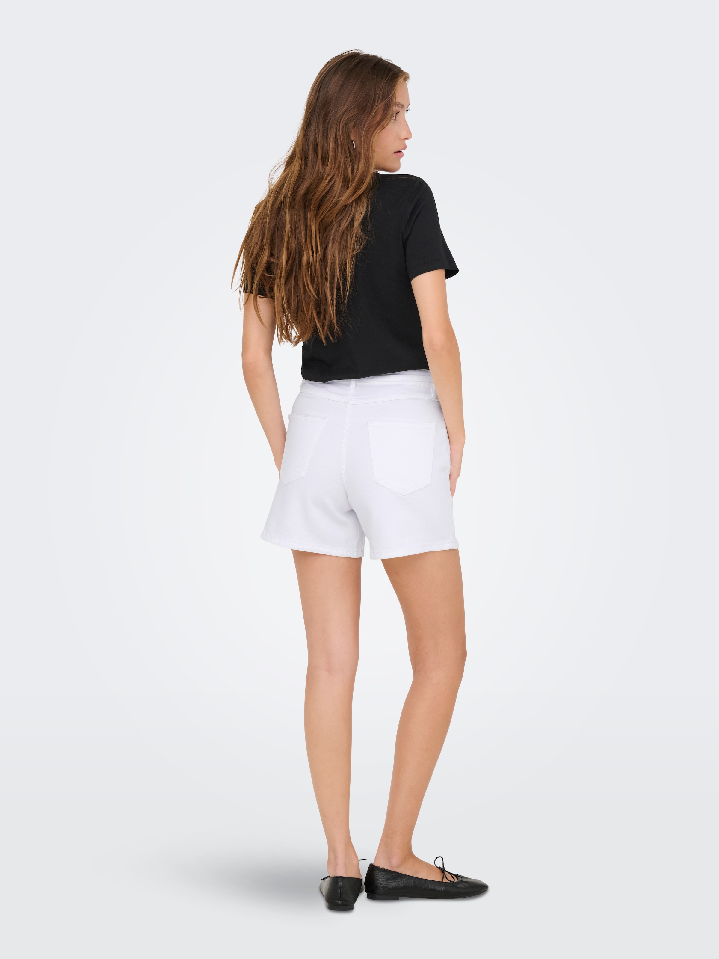 ONLY Short en jean »ONLGIANNA MW BELTED SHORTS AZG DNM NOOS« Mélange de coton, coupe regular, taille régulière