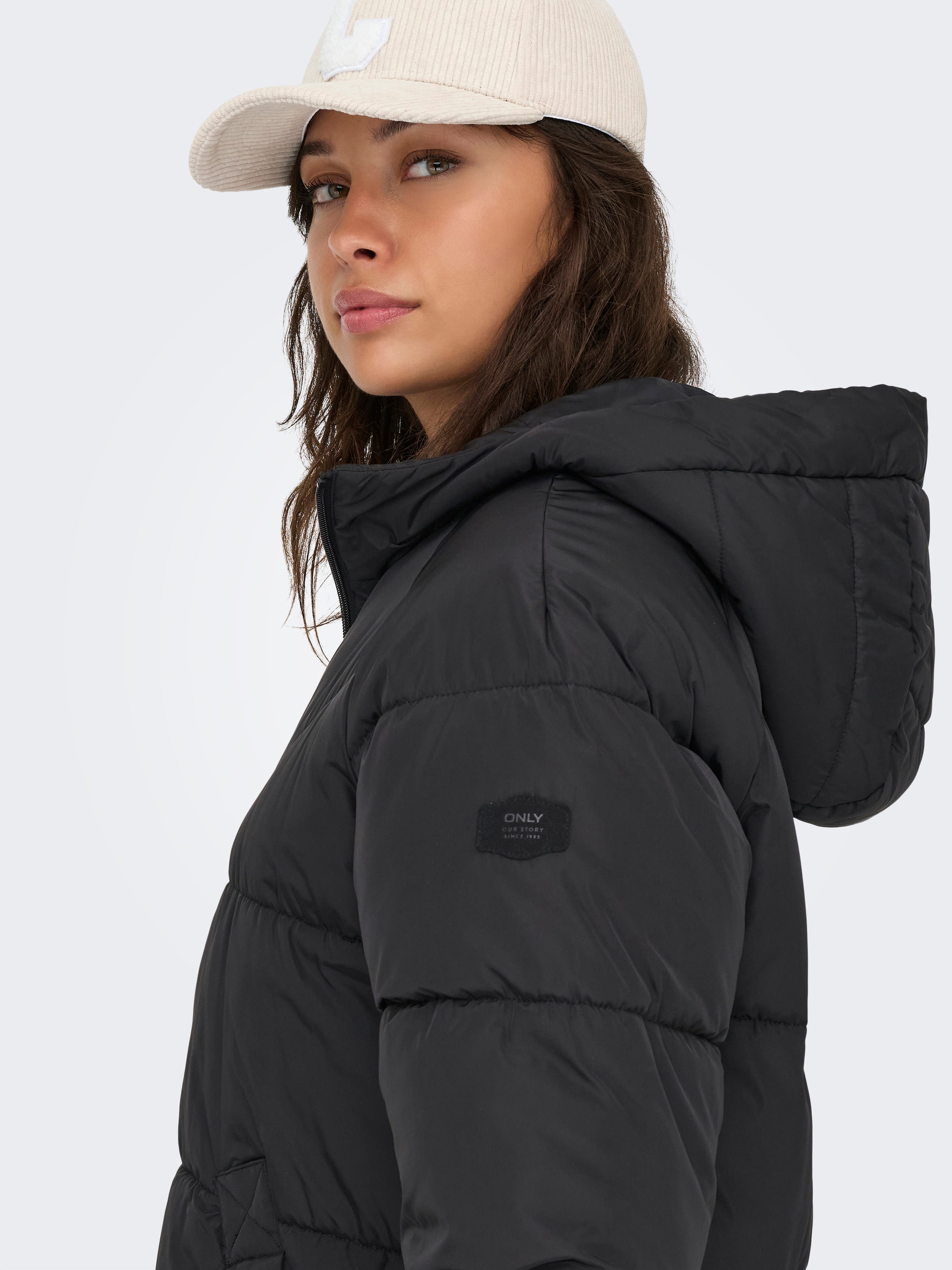 ONLY Steppmantel »ONLAMAND – Langer Puffercoat mit 2-Wege-Reissverschluss« lässig geschnitten, modisch, Steppware, Materialmix, hochschliessend