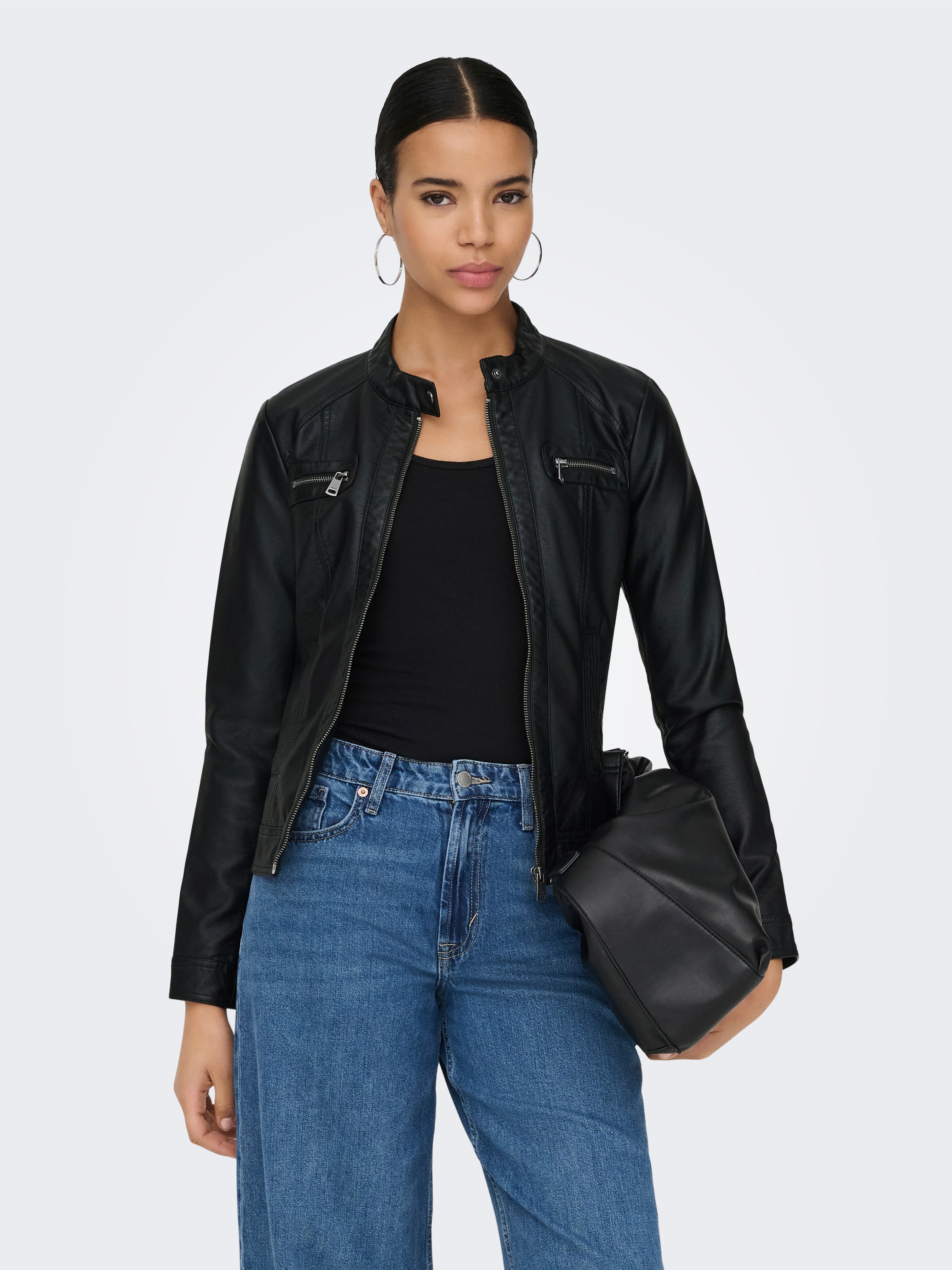 ONLY Veste en imitation cuir »ONLBANDIT – Bikerjacke mit figurbetonter Form und Reissverschlüssen« unifarben, modisch, figurbetont, Lederimitat, Stehkragen