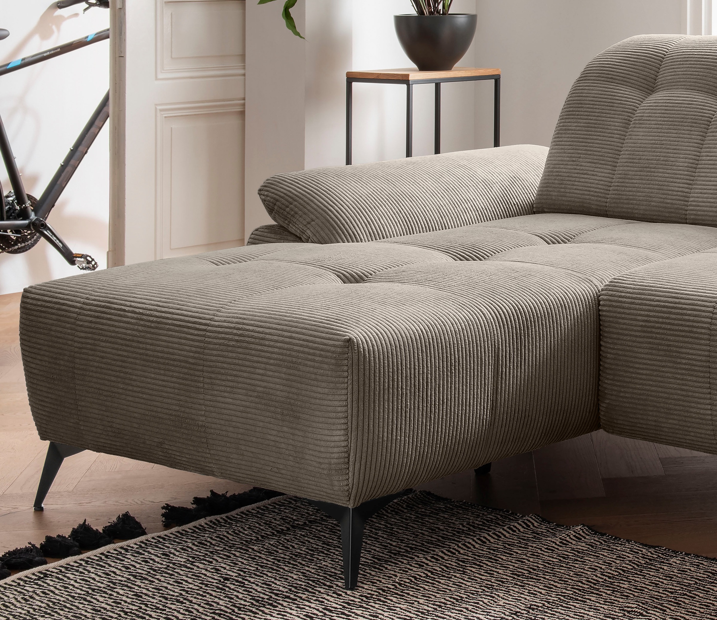 Home affaire Ecksofa »Lazio modern und bequem, schmale Armlehnen, tolle Detailverarbeitung« zwei verschiedene Fussfarben wählbar