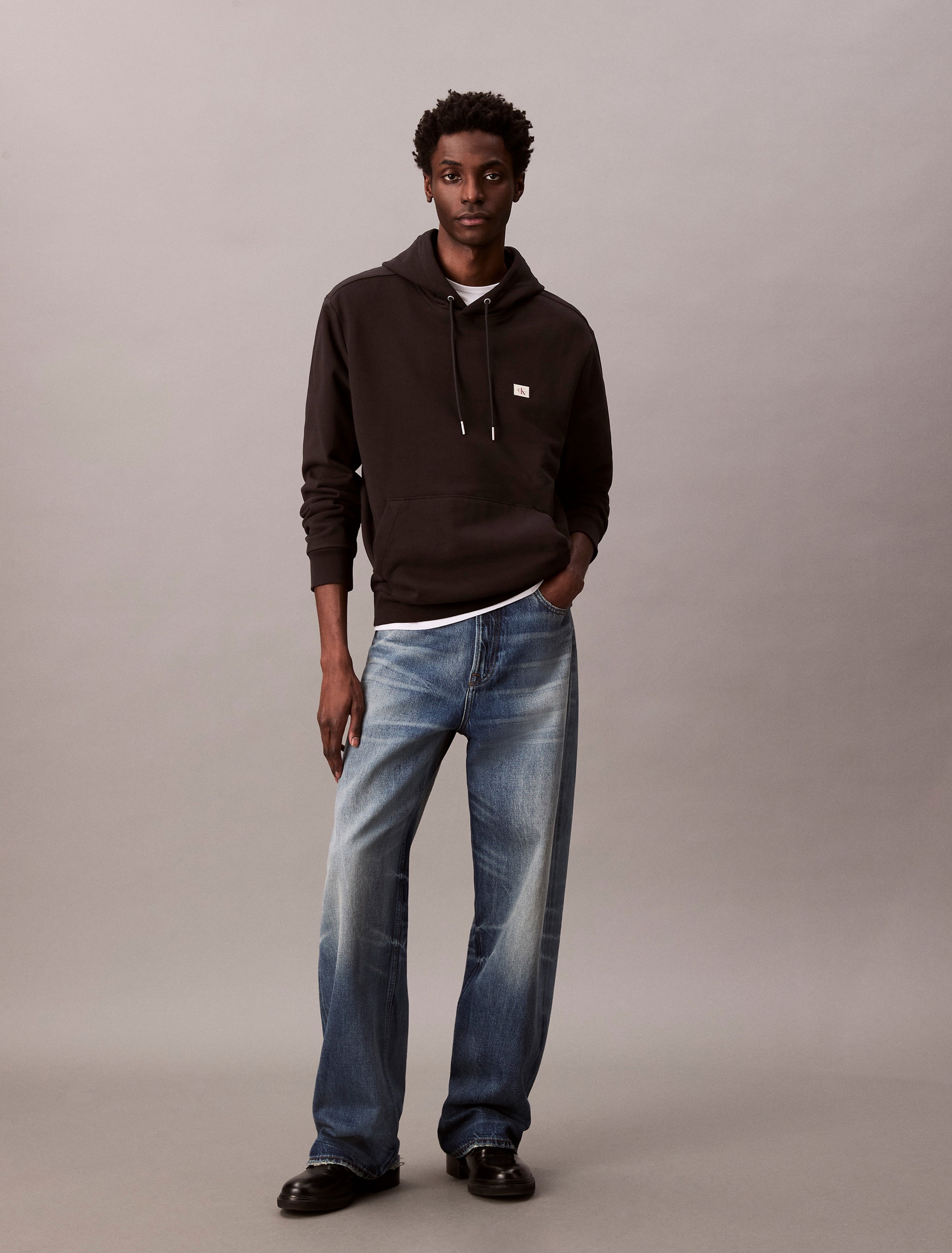 Calvin Klein Jeans Sweat à capuche »400GSM TERRY BADGE HOODIE«, Mit Rundhalsausschnitt
