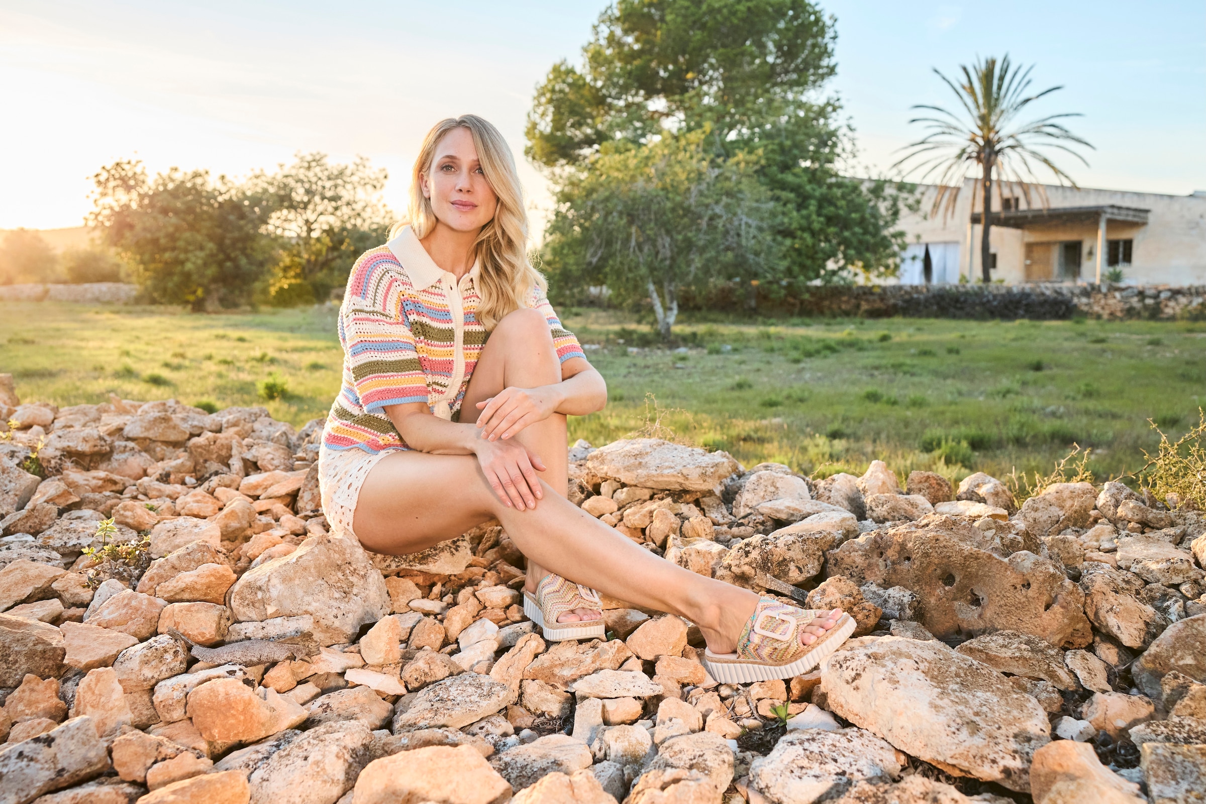 Rieker Keilpantolette  Sommerschuh, Strandschuh, Hausschuh mit praktischem Klettverschluss