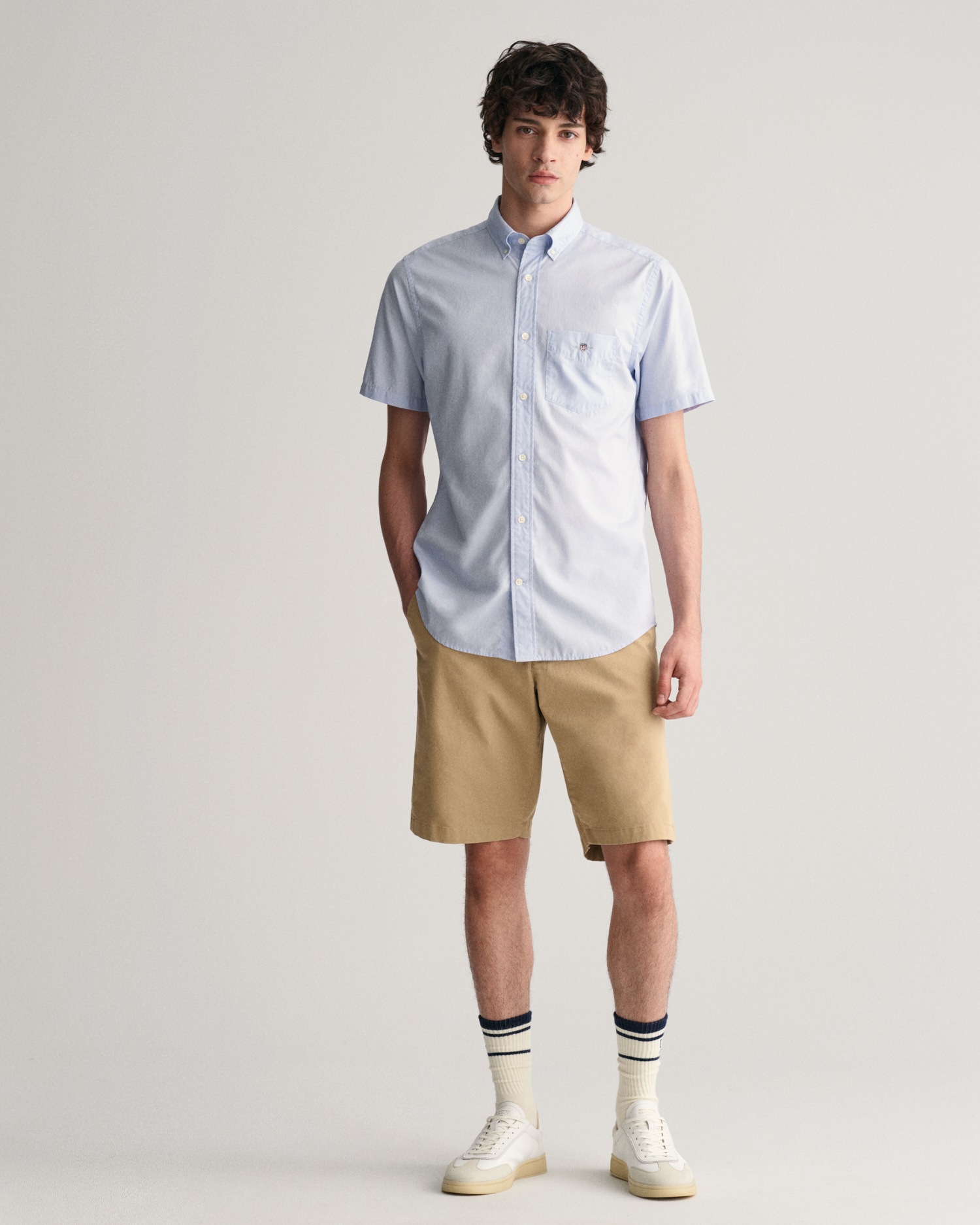 Gant Kurzarmhemd »Regular Fit Popeline Hemd leicht strapazierfähig pflegeleicht« mit einer kleinen Logostickerei auf der Brusttasche