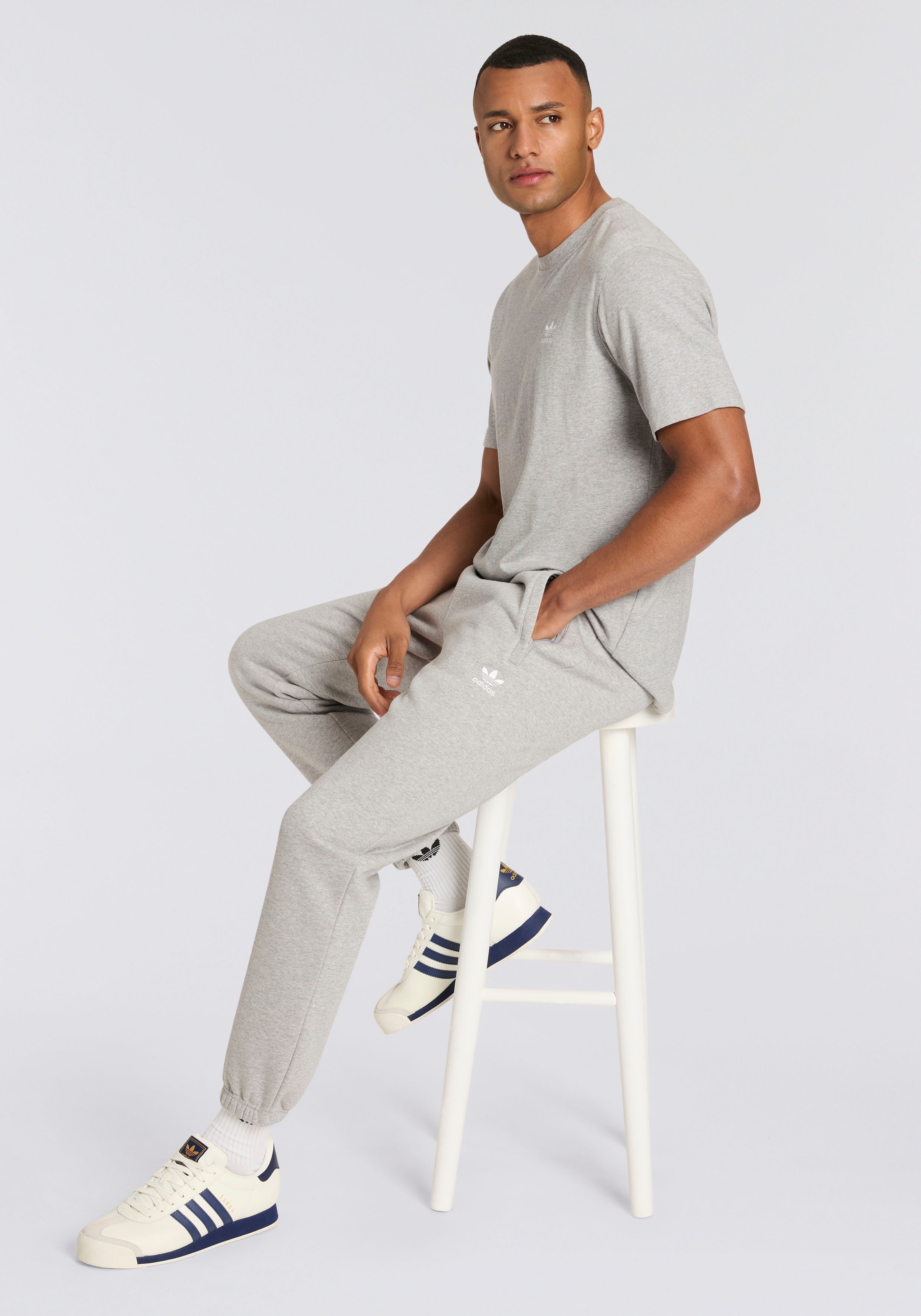 adidas Originals Pantalon de sport »TREFOIL ESSENTIALS«  schmale Passform, mit flauschiger Innenseite, mit Rippbündchen