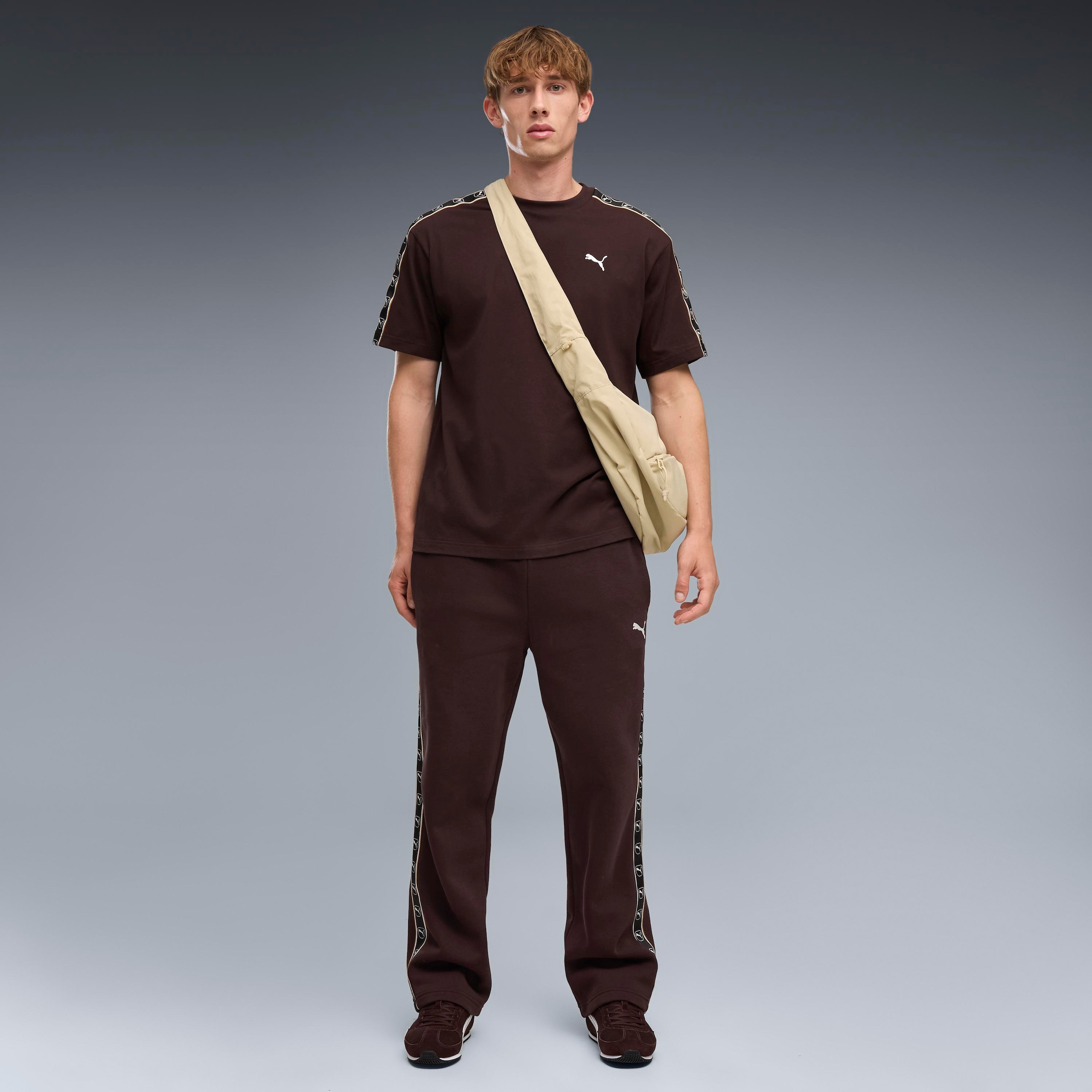 PUMA Pantalon de survêtement »ESS ELEVATED TAPE RELAXED SWEATPANTS FL OP«  avec poches fendues, en mélange de coton, coupe décontractée