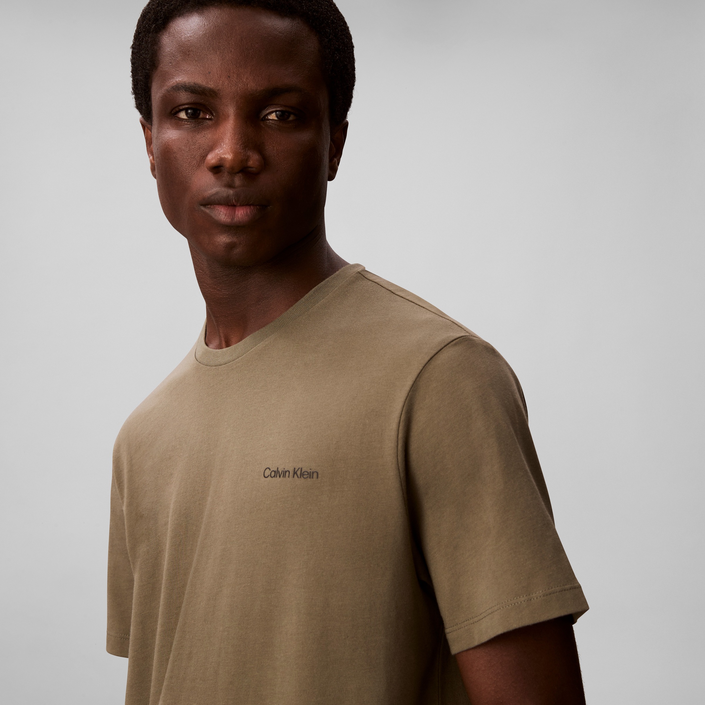 Calvin Klein T-shirt »SS MICRO LOGO CREWNECK TEE« Regular fit mit Rundhalsausschnitt