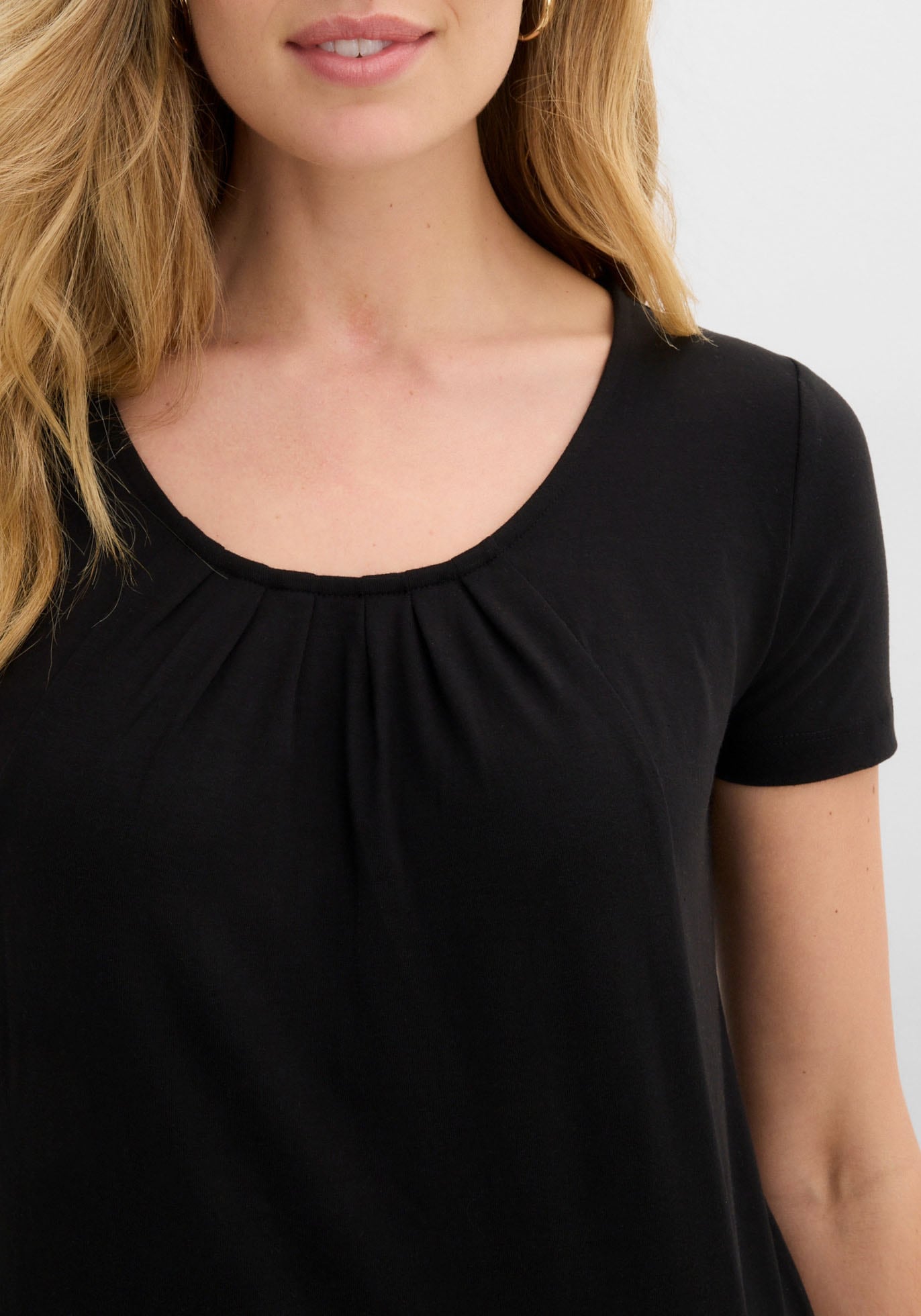 bonprix T-shirt long coupe ajustée, manches courtes, avec poches latérales