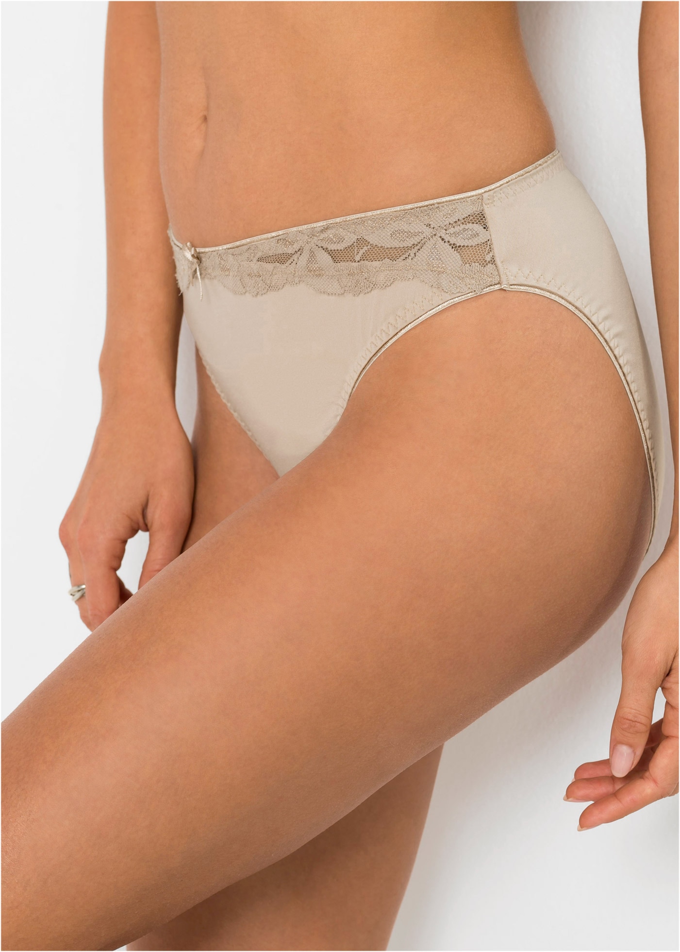 bonprix Slip »Slip mit Spitze (3er Pack)« Paquet, 3 cuis mit zweifarbigem Stickereieinsatz, mit zarter Spitze, 3er Pack
