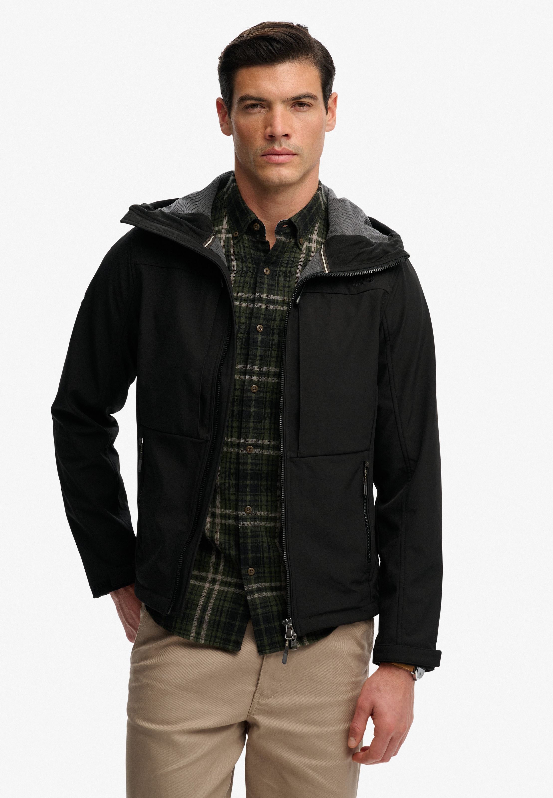 Superdry Veste d'extérieur »HOODED SOFTSHELL TREKKER JKT« avec capuche avec mélange de matériaux polyester et élasthanne, coupe décontractée