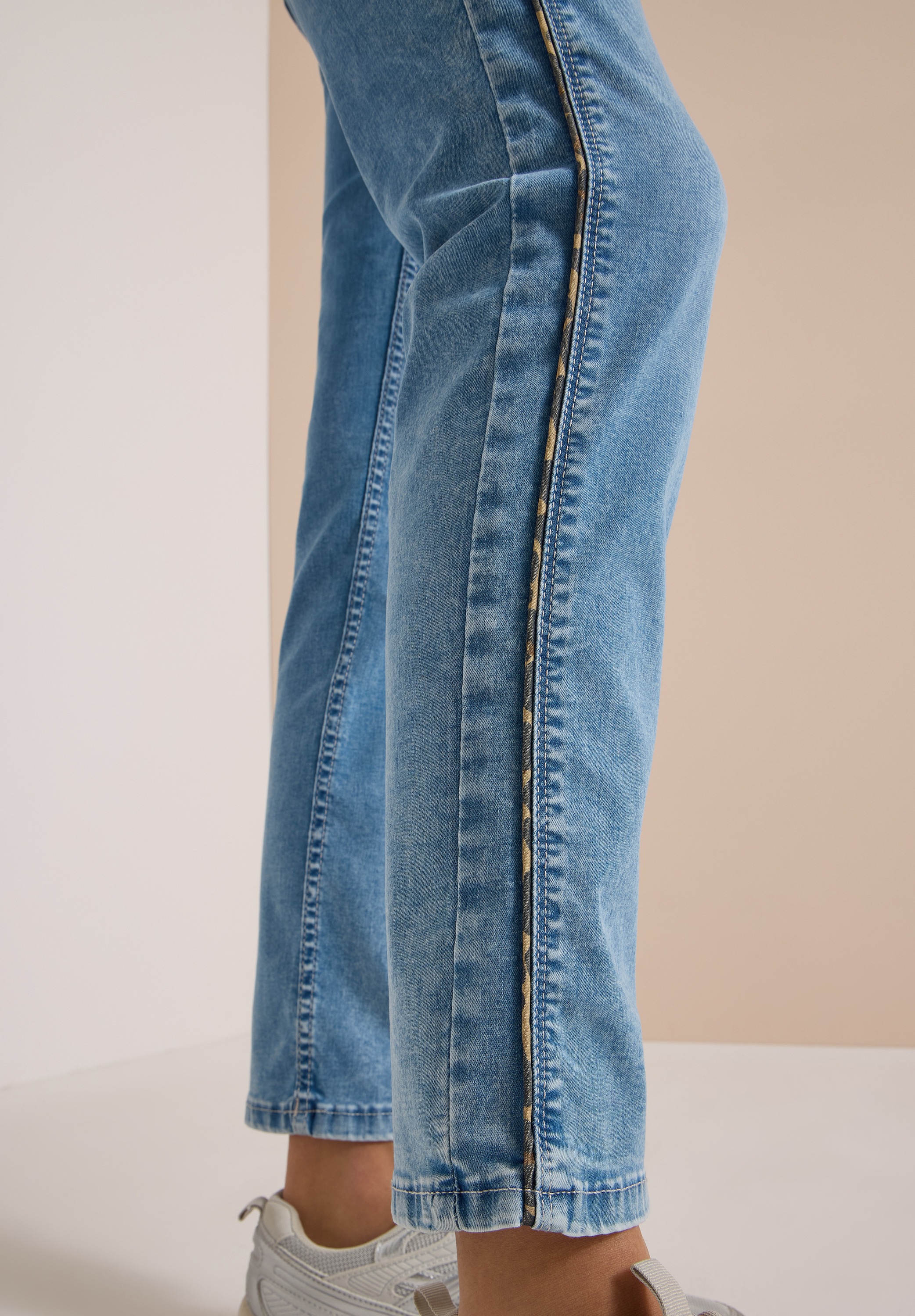 Cecil Jeans droit »Style Scarlett Straight« avec passepoils léopard / rayures