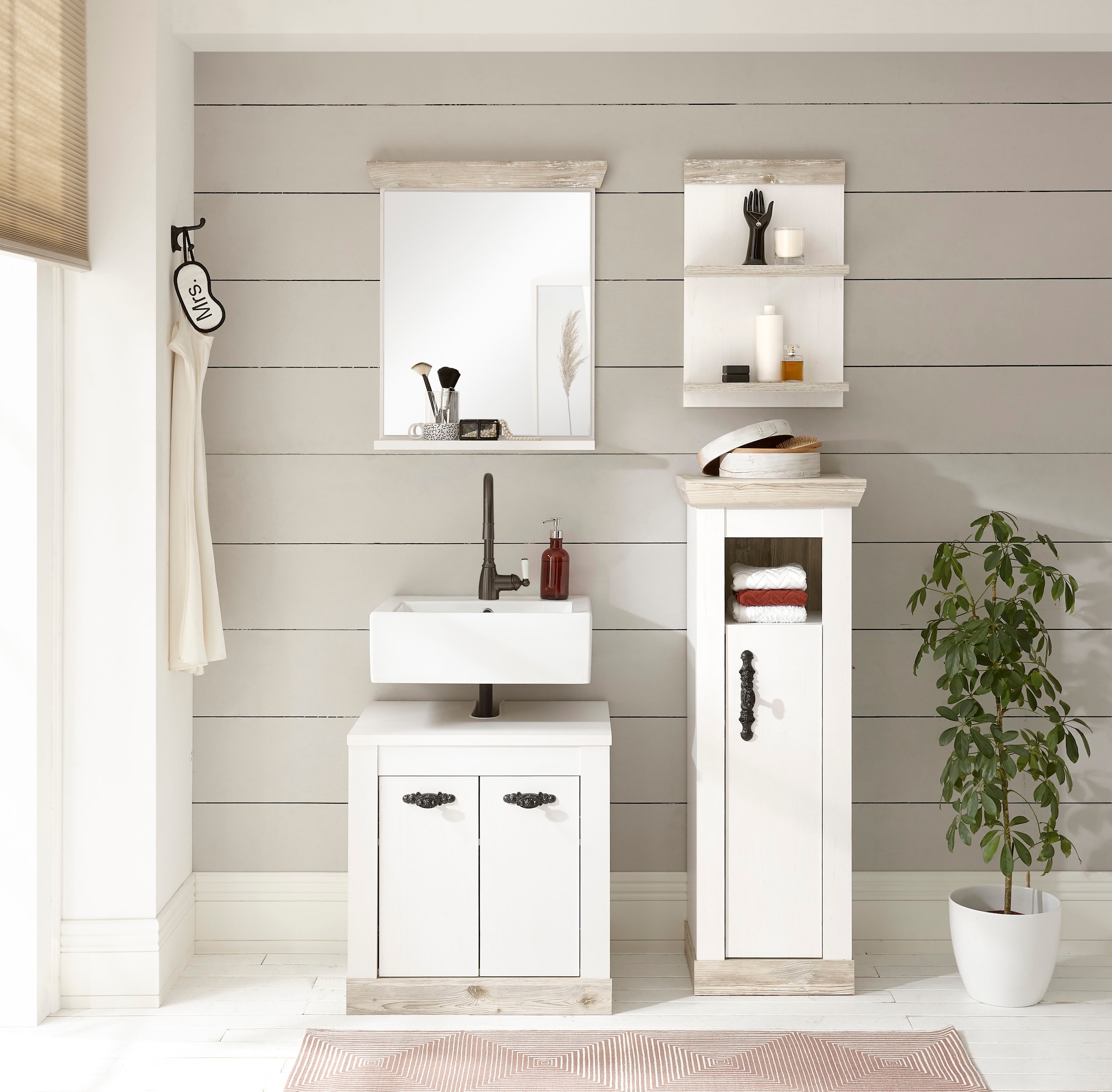 Home affaire Wandregal »Florenz, Badregal im Landhausstil« in Pinie Weiss, mit zwei Ablagefächern