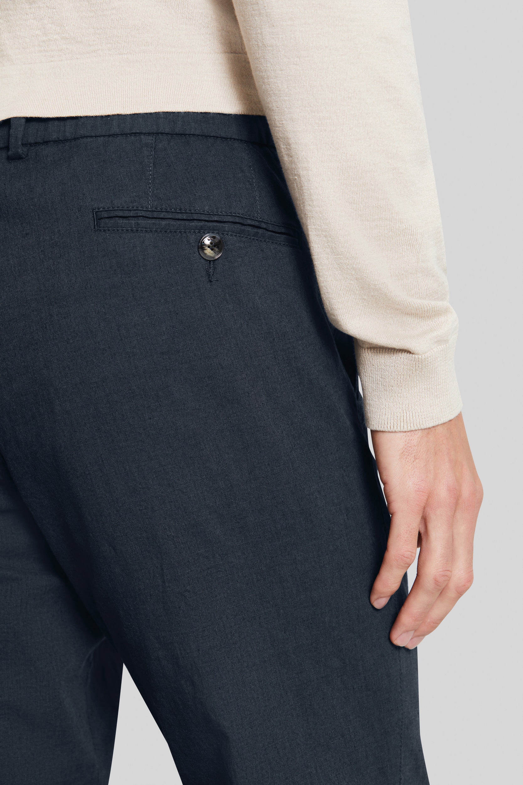 bugatti Bundfaltenhose  mit konischer Passform