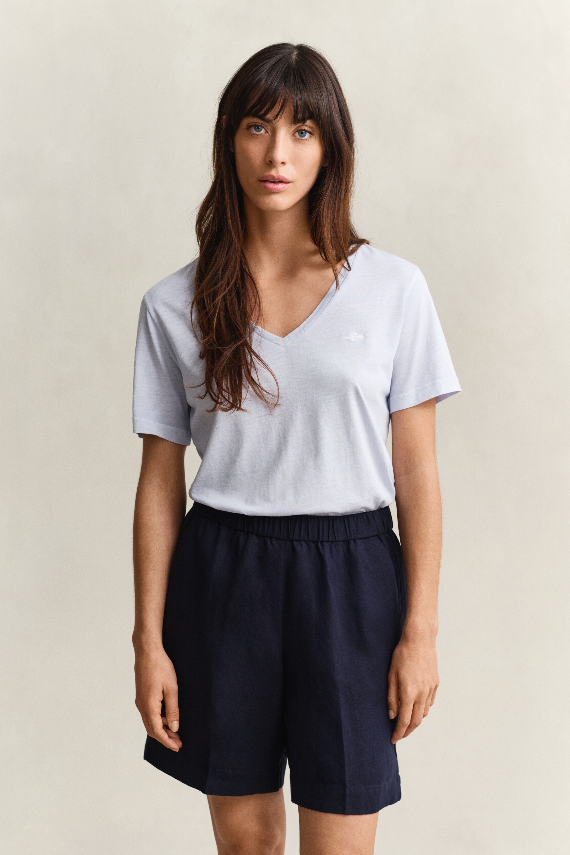 Gant T-shirt »REGULAR WASHED SHIELD V-NECK« coupe régulière avec col en V