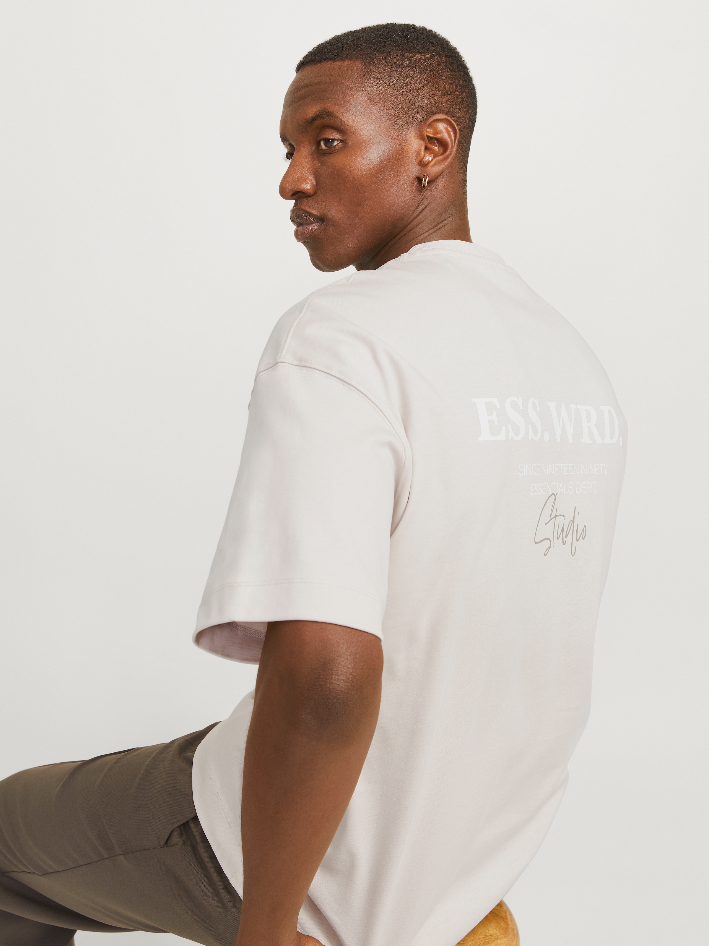 Jack & Jones Shirt à col rond »JJEURBAN EDGE STUDIO TEE SS O-NECK NOOS« mit Front und Back Print