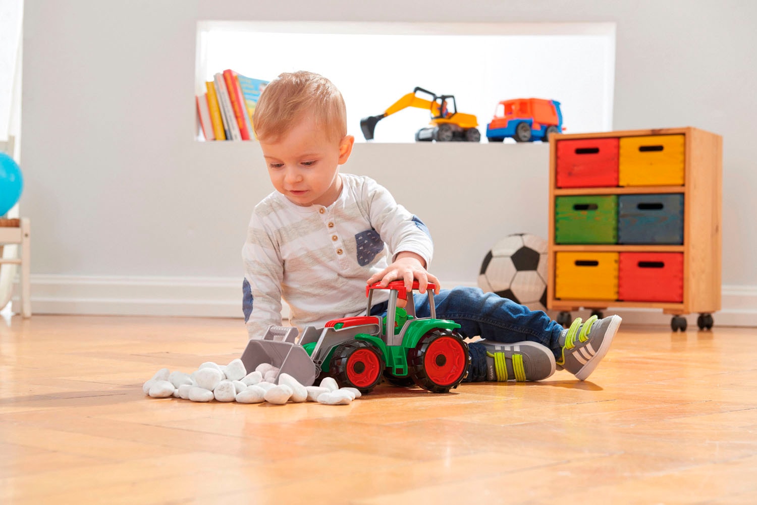 Lena® Tracteur jouet »Truxx Traktor« avec remorque à foin; incl. figurine de jeu; Fabriqué en Europe
