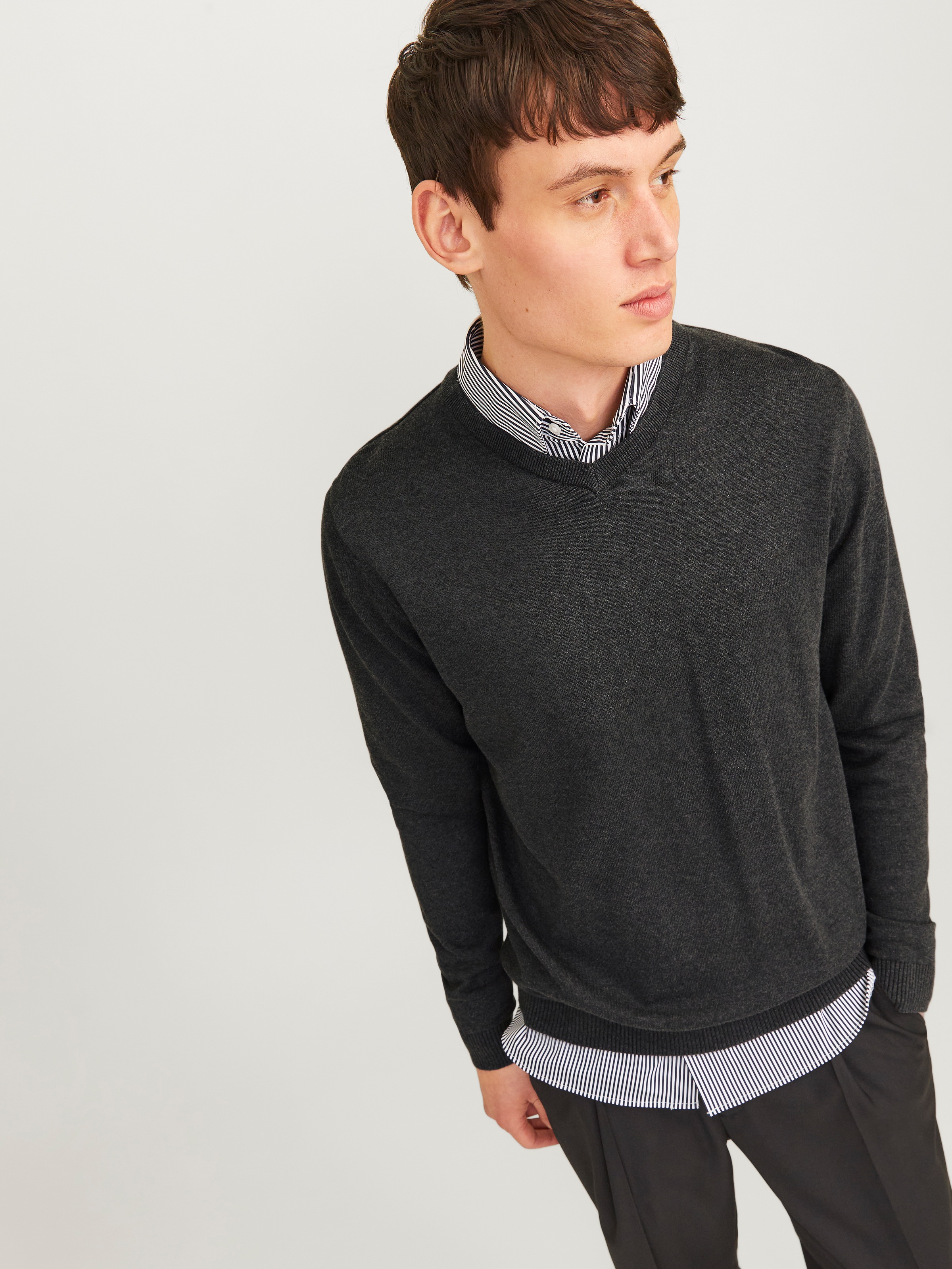 Jack & Jones V-Ausschnitt-Pullover »JJEBASIC mit V-Ausschnitt, ideal für Herbst und Alltag« unifarben, modisch, slim fit, Baumwolle, V-Ausschnitt