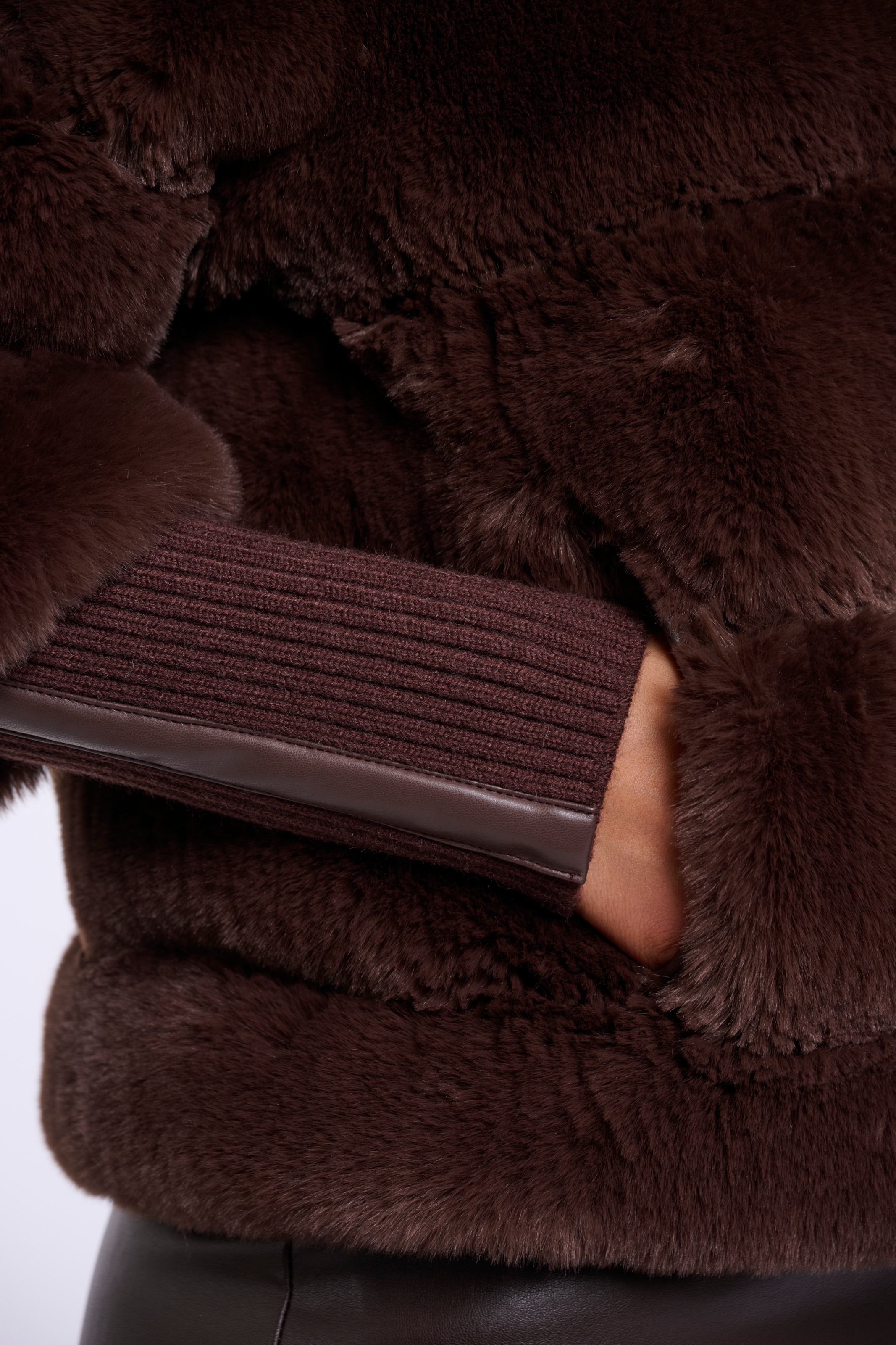 Rino & Pelle Veste en fausse fourrure sans capuche mit verdecktem Verschluss und Stegkragen
