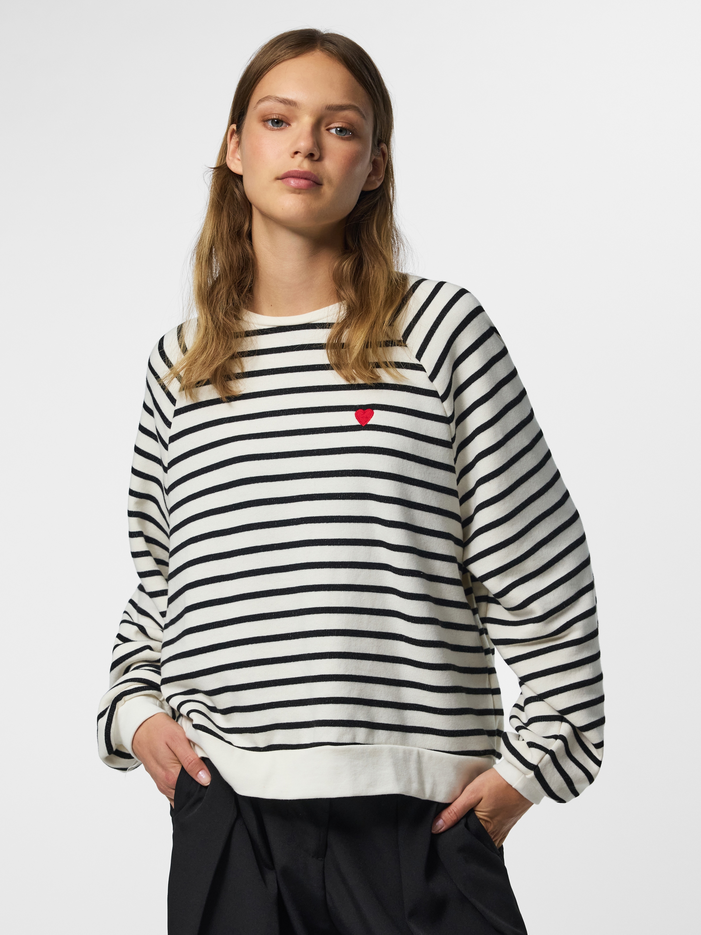 pieces Sweat-shirt »PCGRETA LS EMB UB SWEAT FC«, mélange coton, coupe régulière
