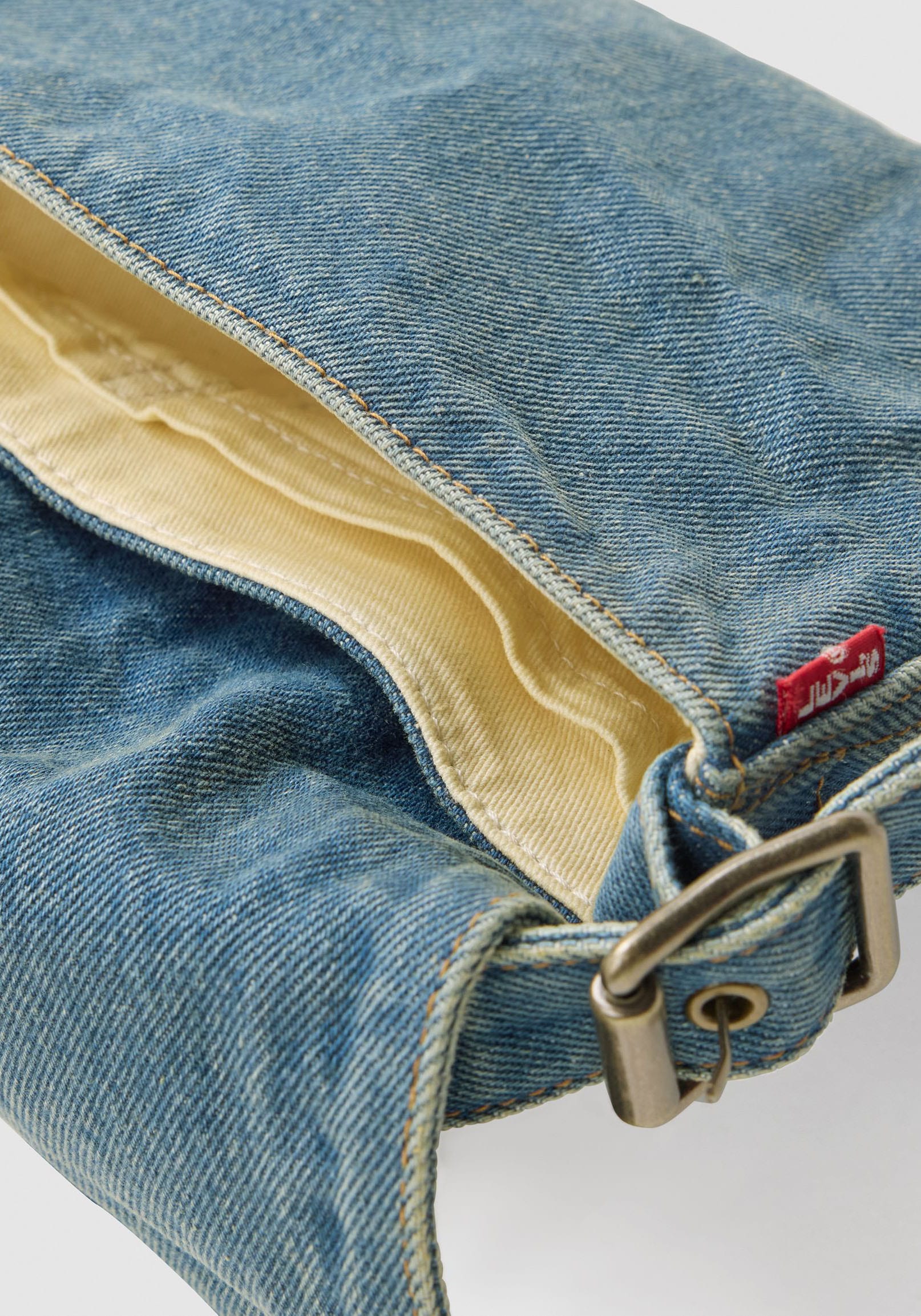 Levi's® Schultertasche mit Ziernähten