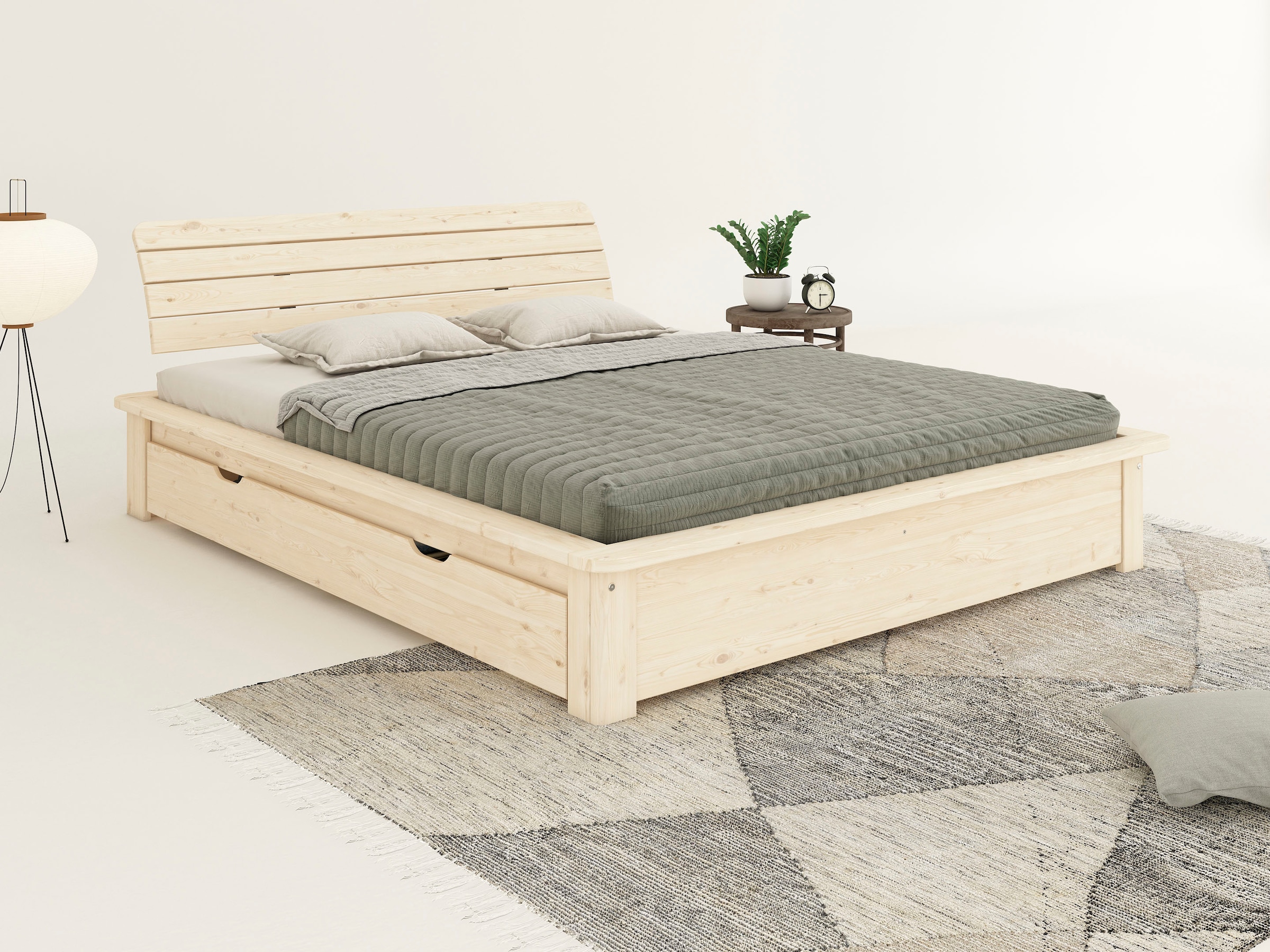 GOODproduct Massivholzbett »Antri, Futonbett, ergonomisch geformtes Kopfteil, stilvolles Design« Rahmen zur Ablage von Smartphone, mit Lattenrost, Bettkasten optional