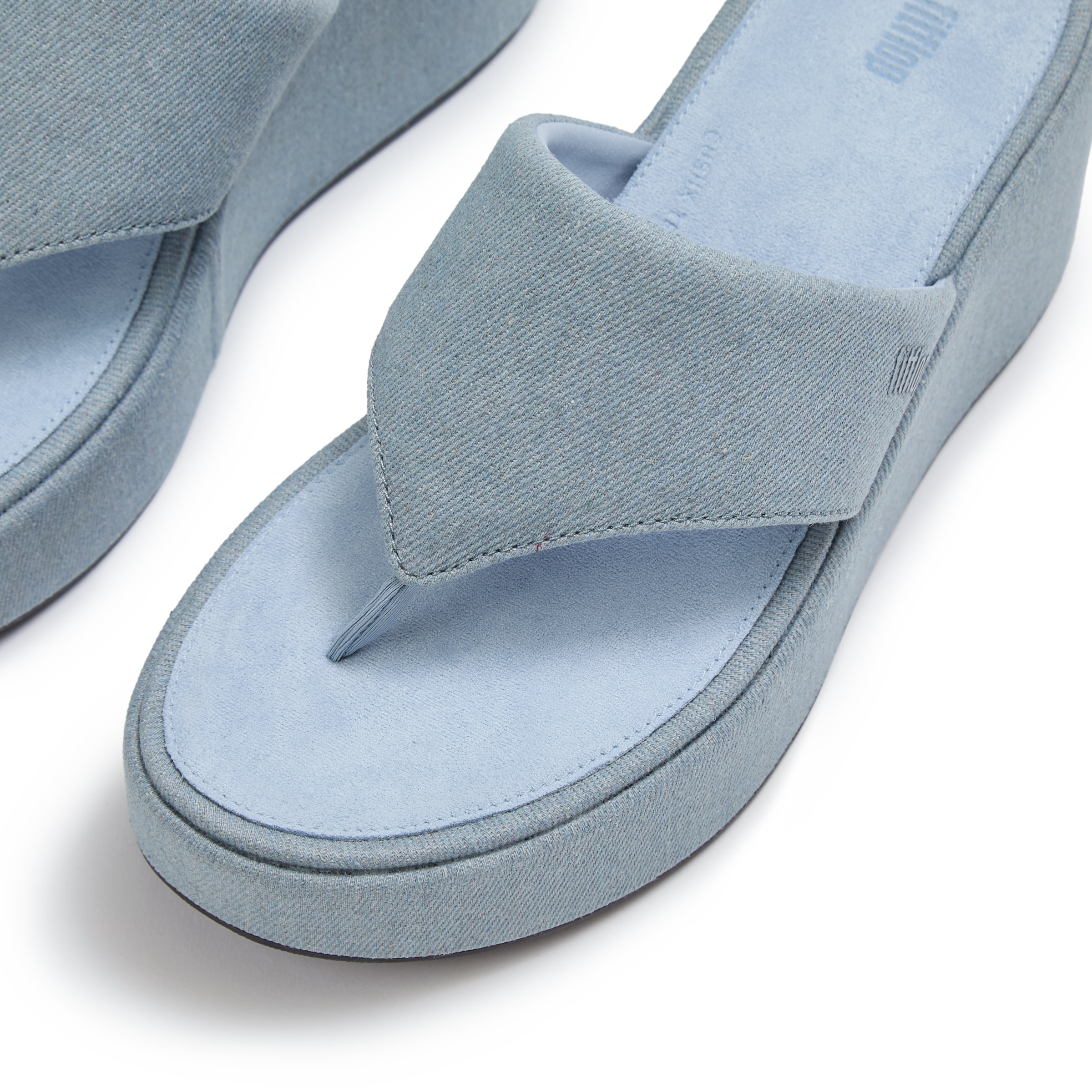 Fitflop Dianette »PLATFFORMS DENIM WEDGE TOE-POST SANDALS«  Plateforme, sandale à lanière entre les orteils, chaussure d'été avec lanière souple