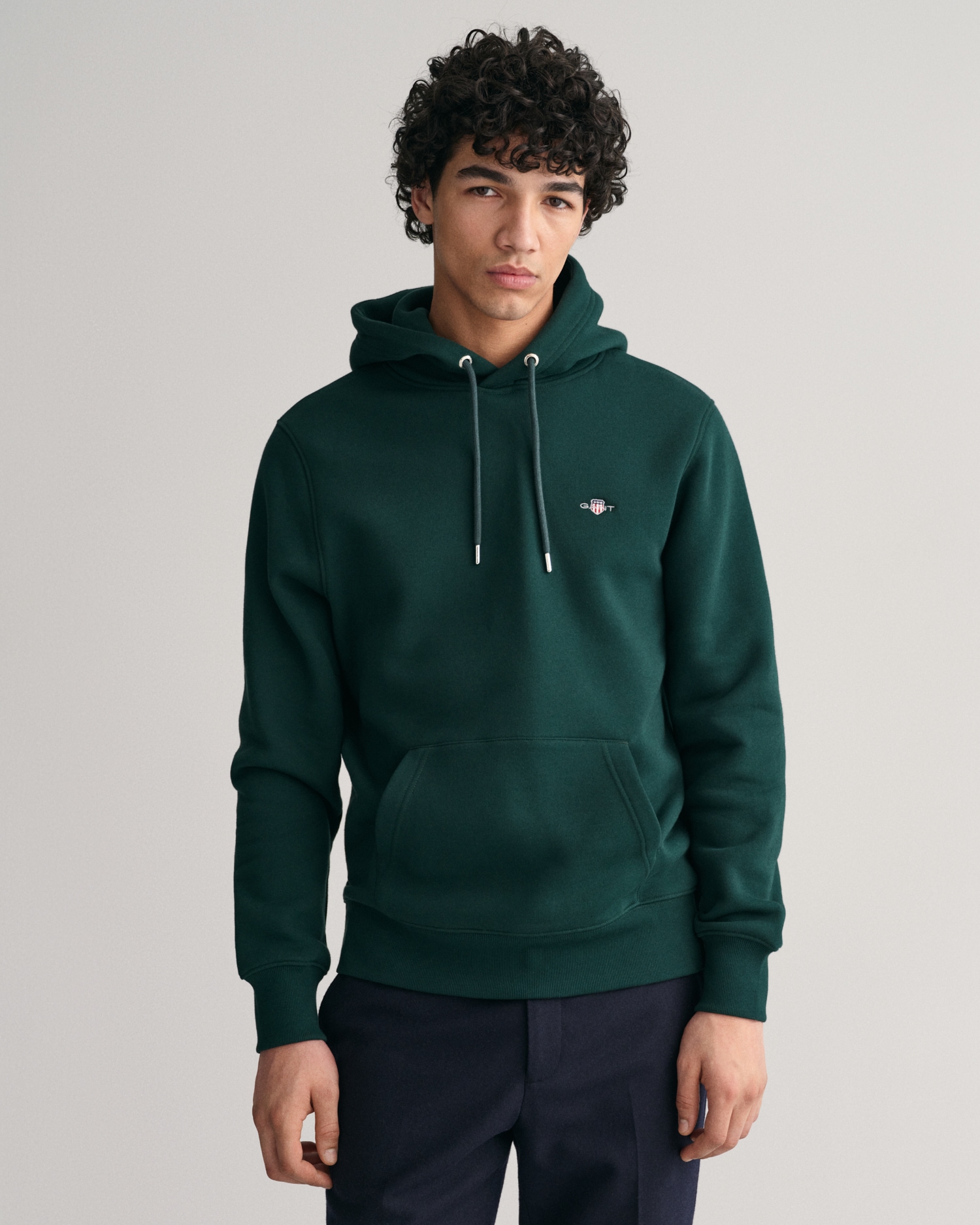 Gant Hoodie »REG SHIELD HOODIE« mit Logostickerei auf der Brust