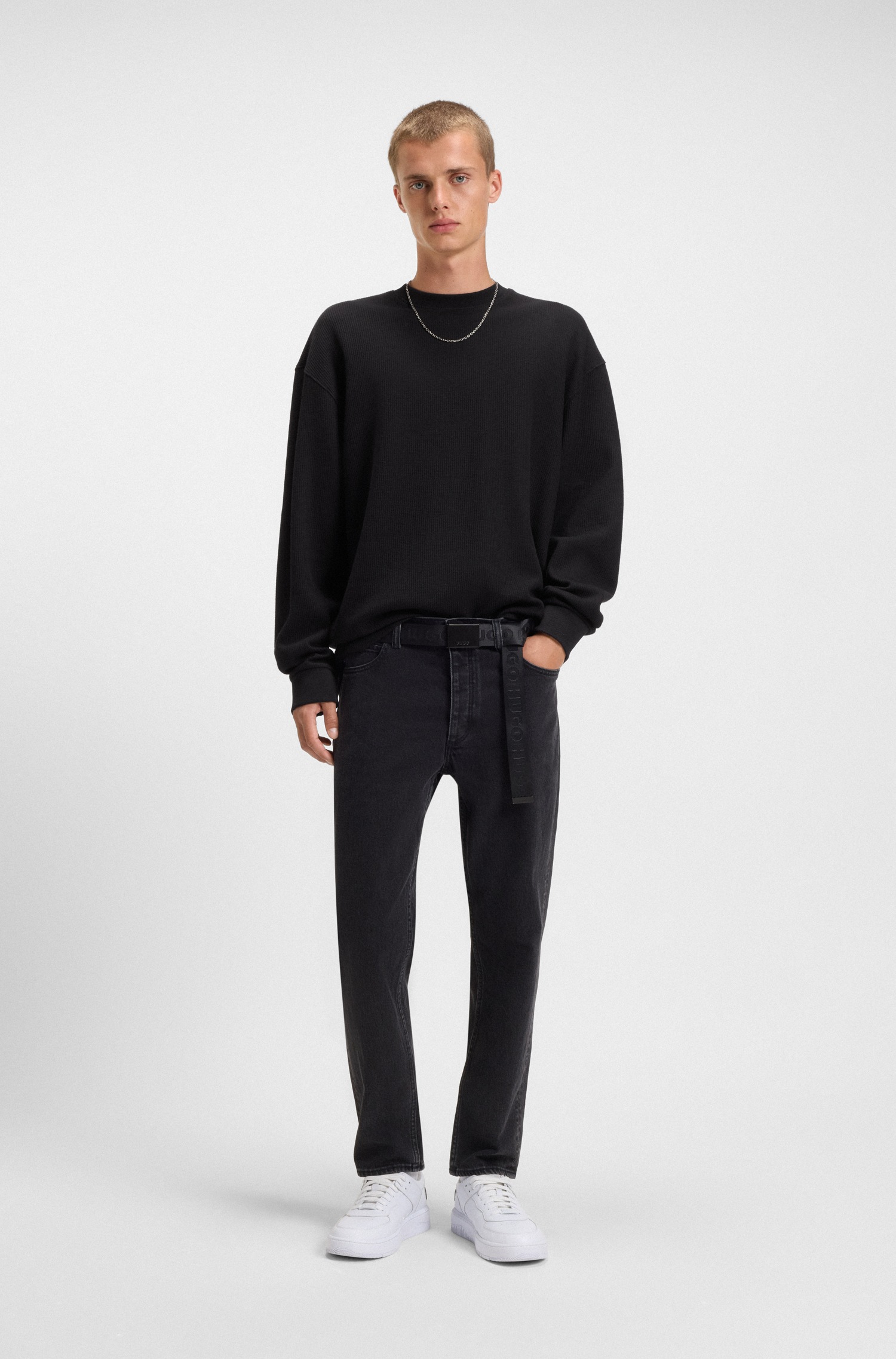 HUGO Blue Langarmshirt »Nuwolo« mit Logo-Badge