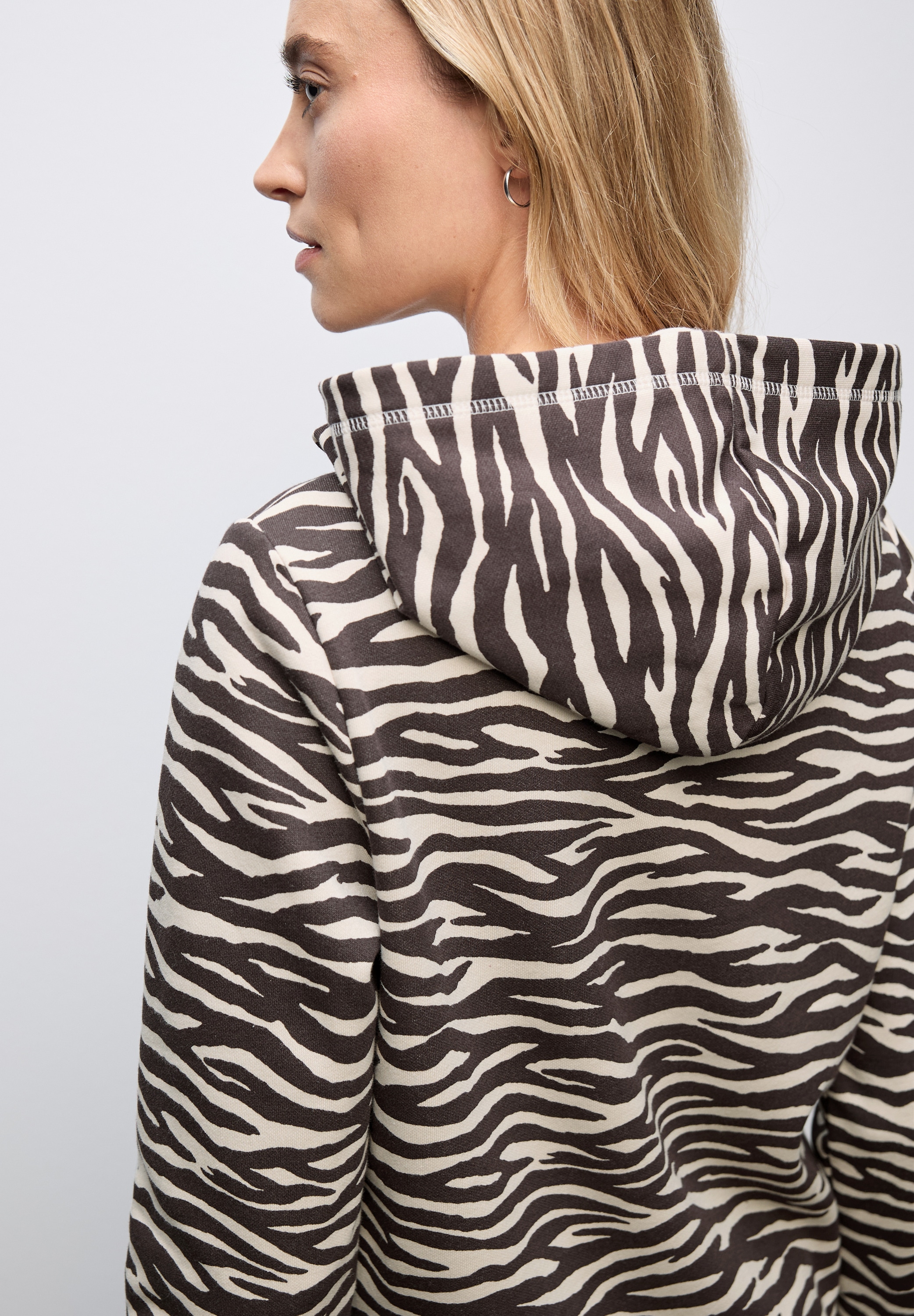 STREET ONE Kapuzensweatshirt , mit Animal-Print

