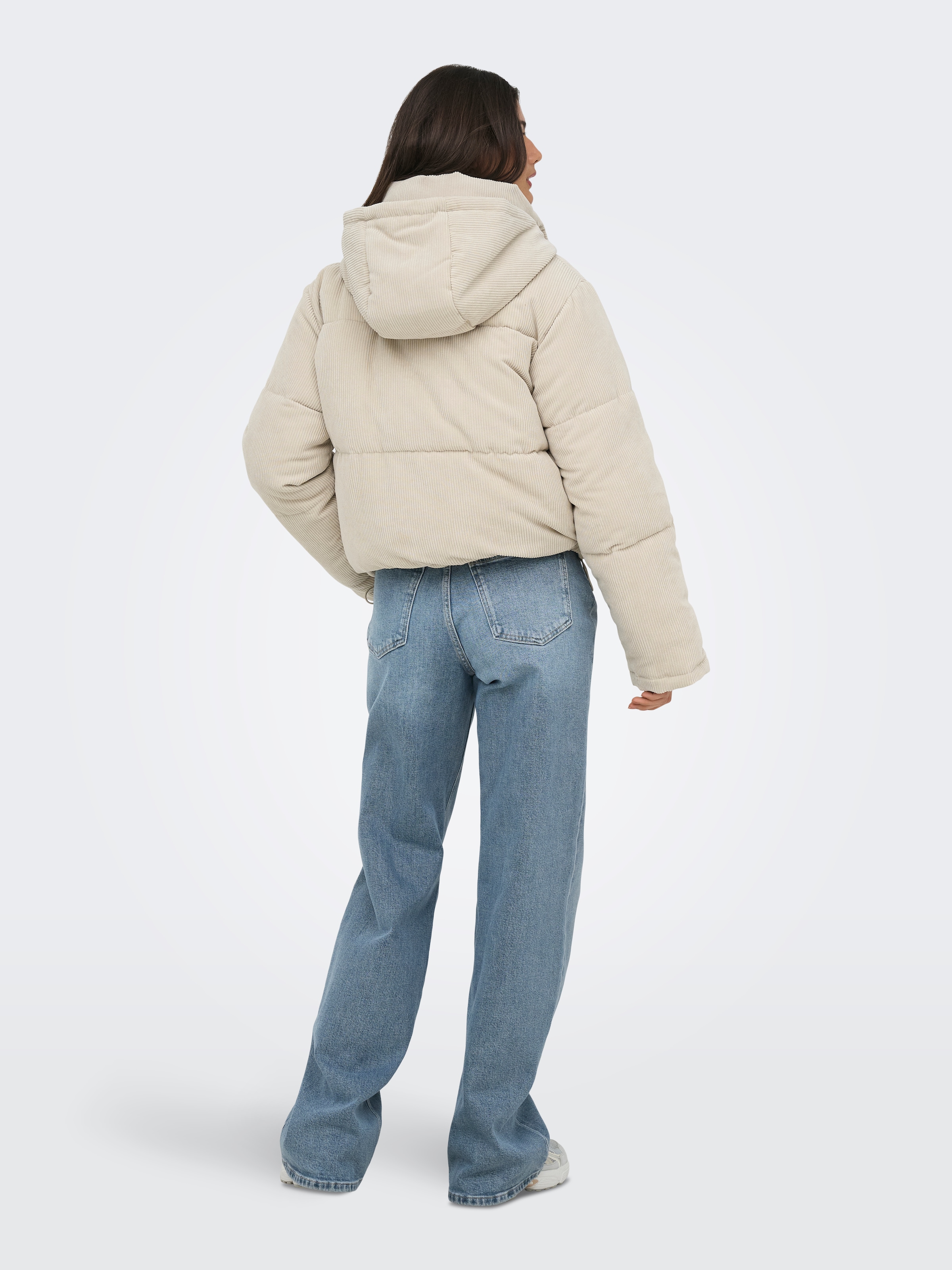 ONLY Veste matelassée »ONLZAHARA CORDUROY PUFFER CC OTW« avec capuche fibre synthétique
