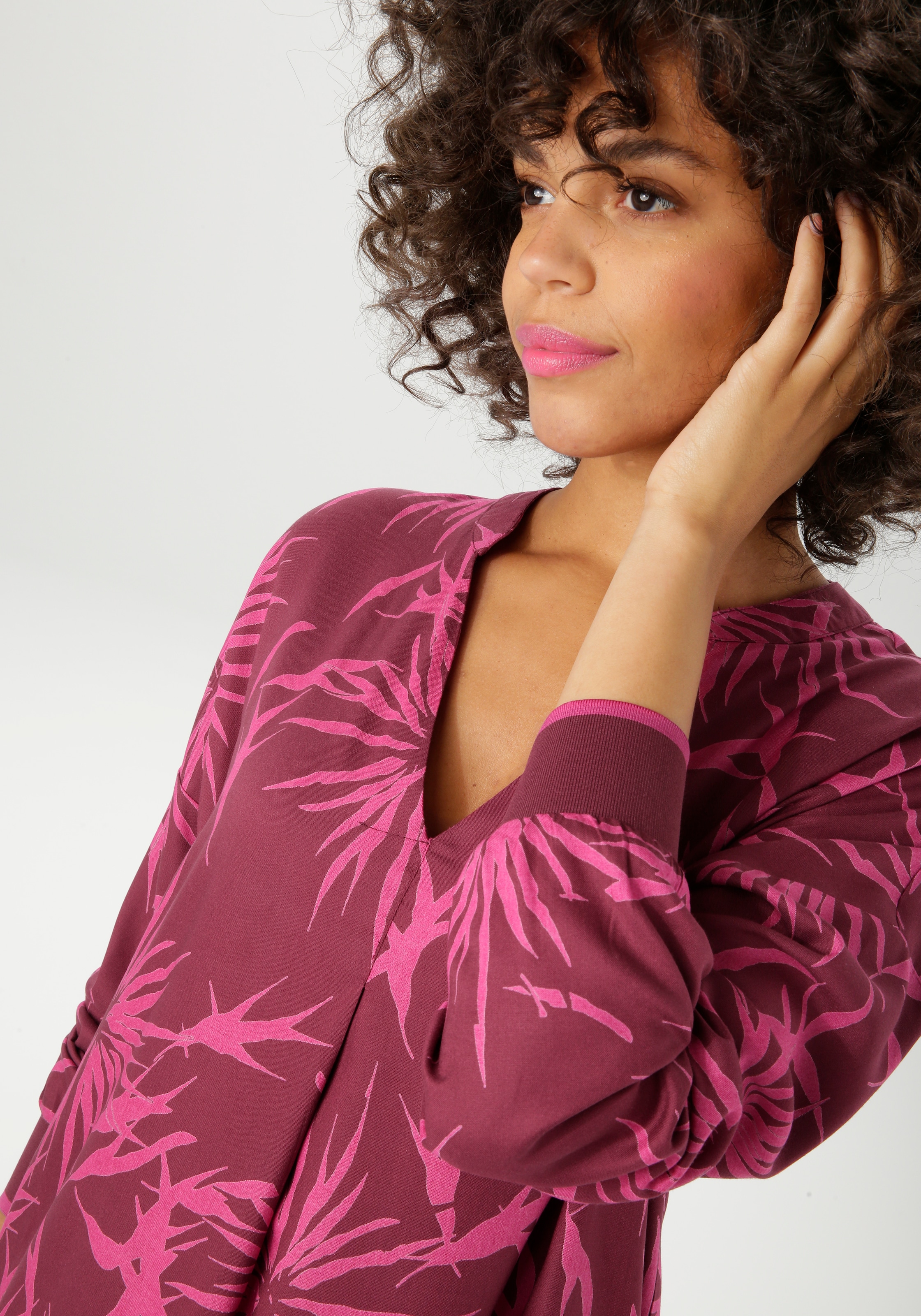 Aniston CASUAL Robe tunique mit trendfarbigem, grafischen Blumendruck - NEUE KOLLEKTION