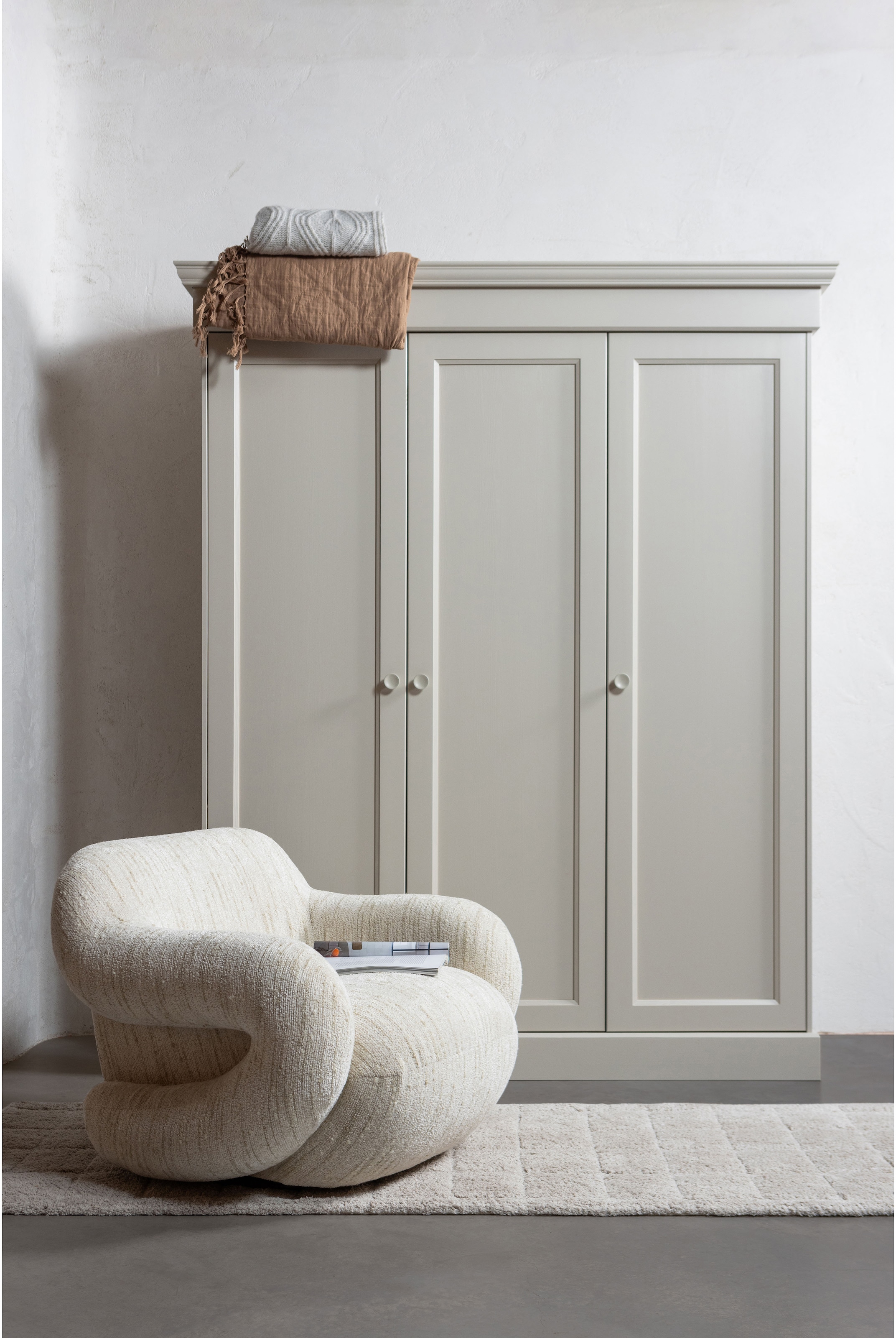 WOOOD Armoires à vêtements »Olivia FSC®-Kiefernholz mit Hängebereich, H 212 x B 171 x T 63 cm« capacité de charge 10 kg par étagère, options d'étagères disponibles