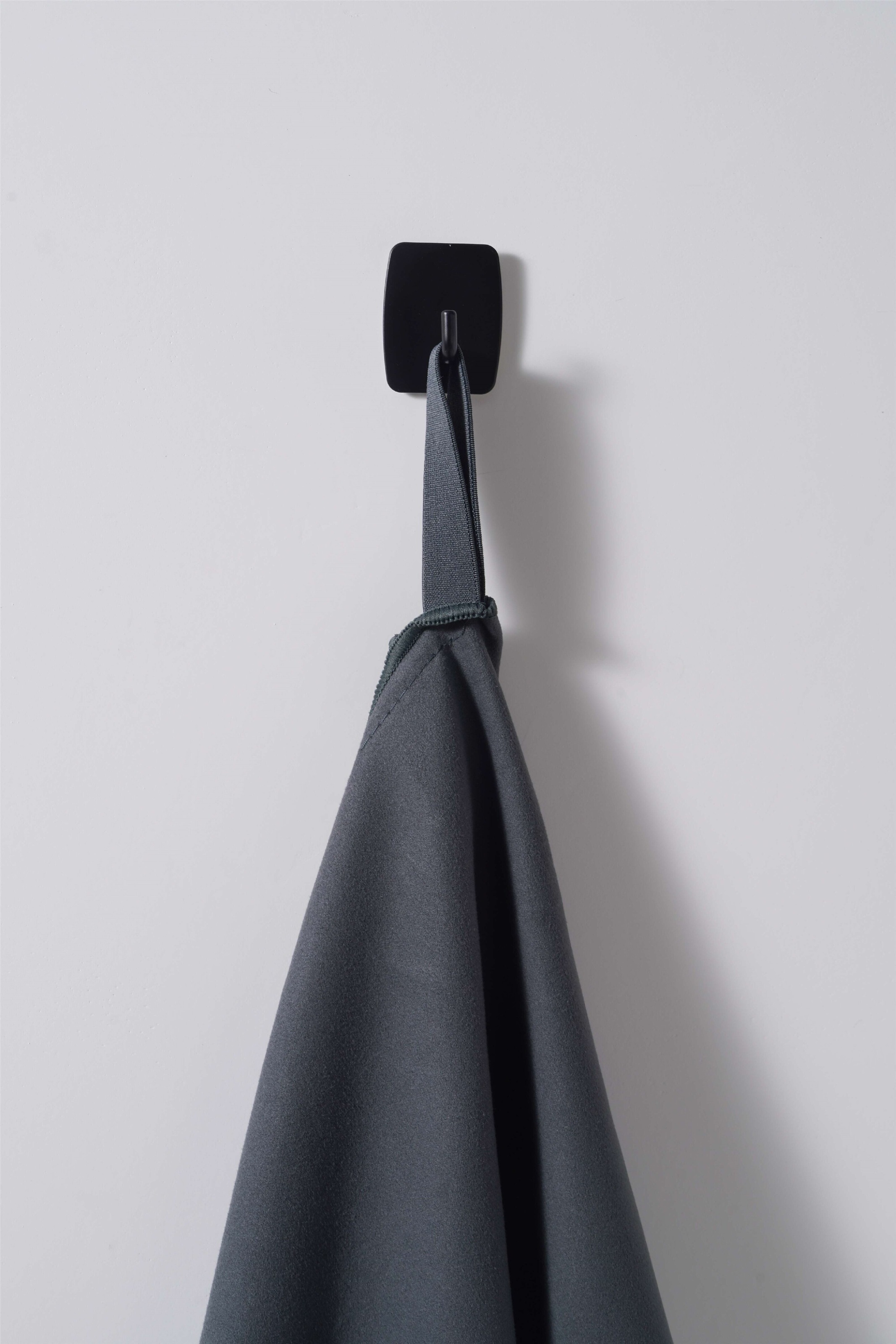 GOODproduct Handtücher »Leoa, diverse Grössen, Sporthandtuch, Reisehandtuch, Strandtuch« sehr leicht, kompakt, schnelltrocknend, Mikrofaser mit Kontrastnaht