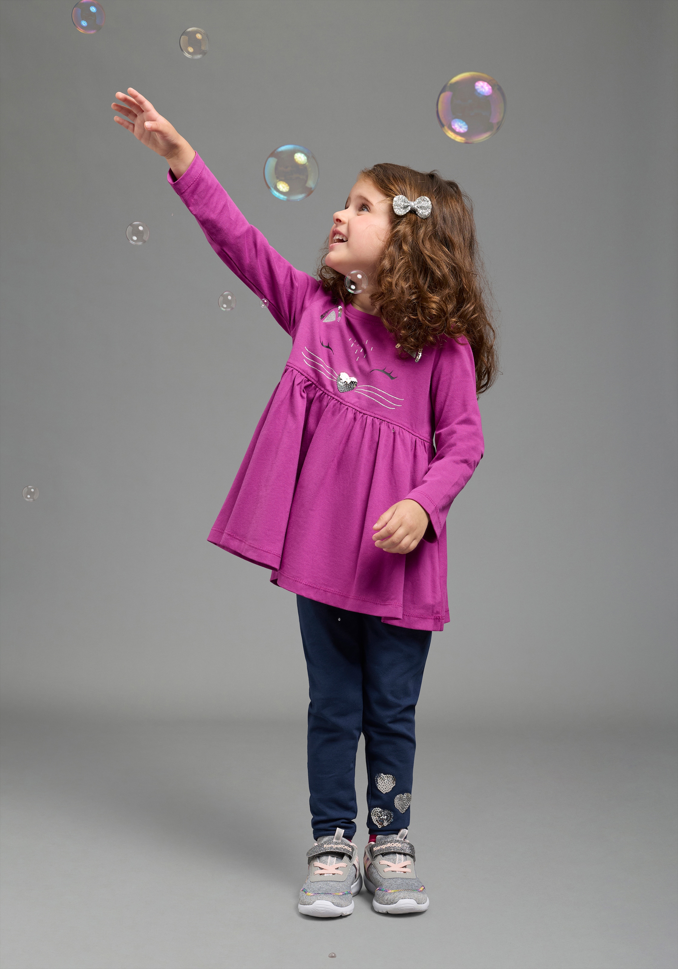 KIDSWORLD Langarmshirt & Leggings »2tlg. Set Shirt + Leggings mit schöner Paillettenapplikation« Set, 2, 2 Süsses Outfit für kleine Mädchen