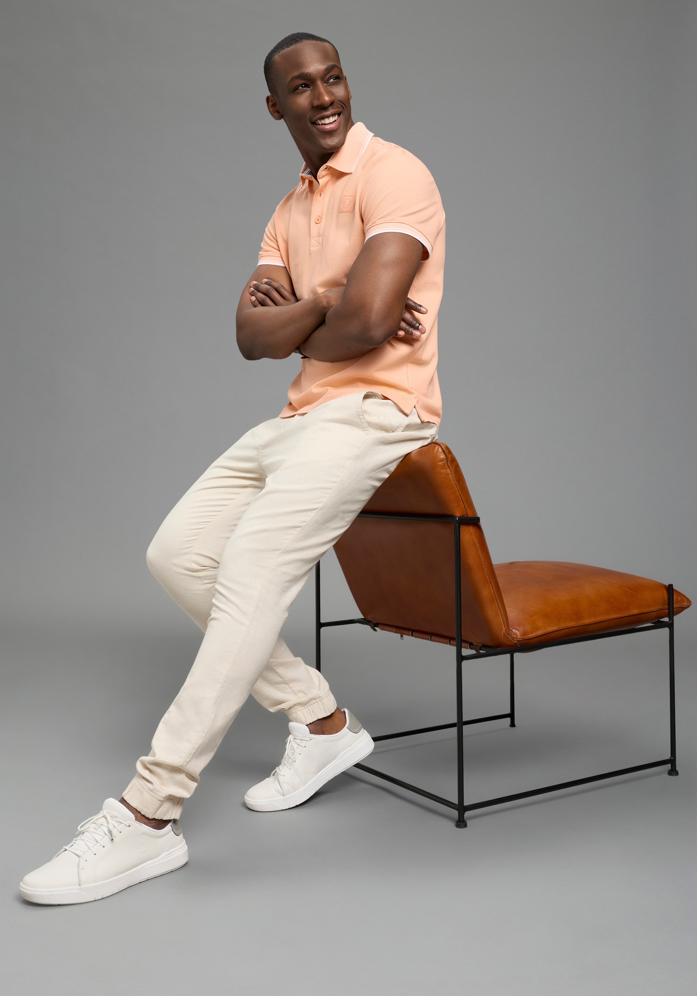 DELMAO Poloshirt »in vielen Sommer Farben! Preis-Leistungs Bestseller!« Trendige lockere Passform, immer perfekt gestylt! Sportlicher Look
