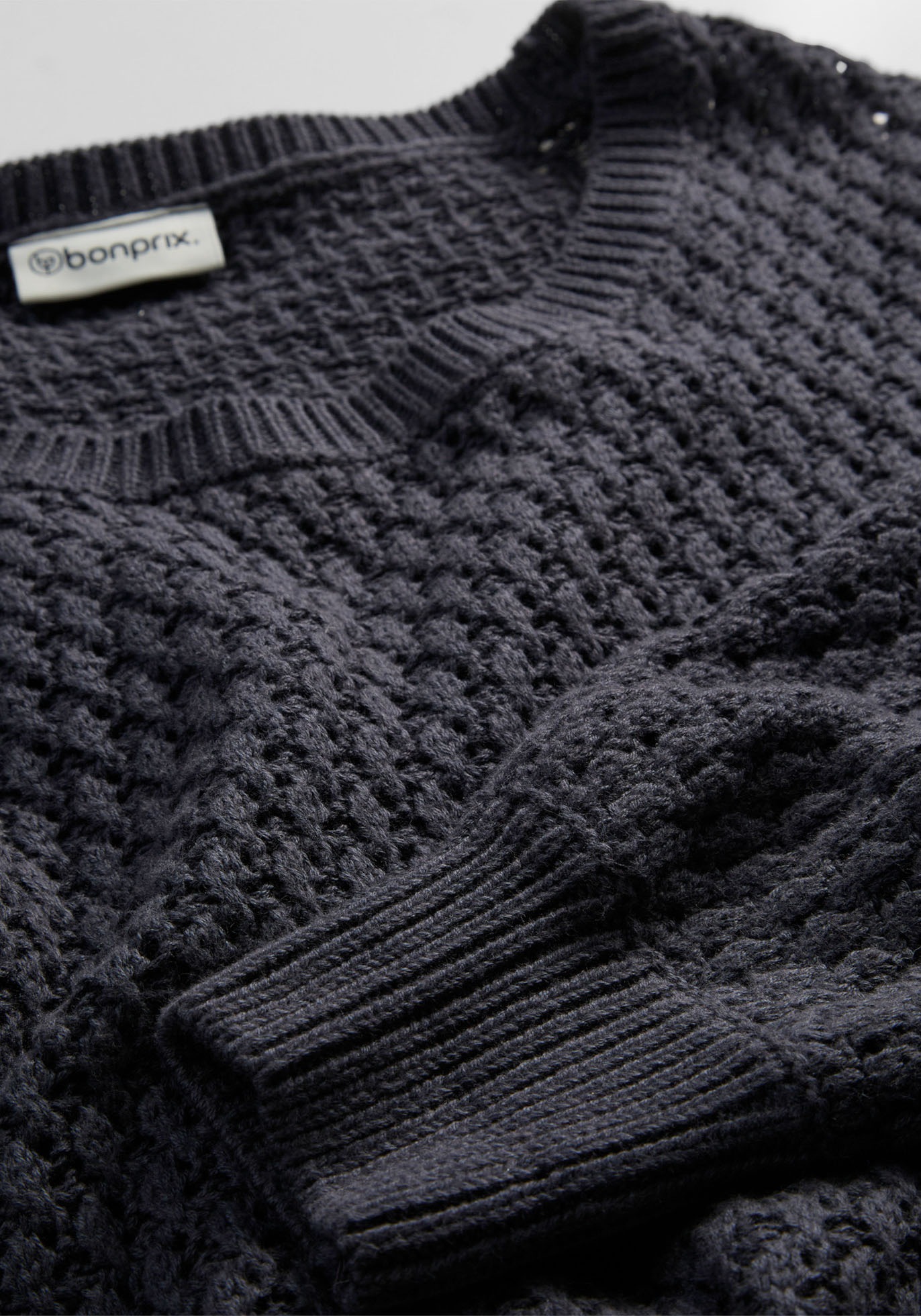 bonprix Pull en tricot Tricot structuré avec une forte teneur en coton, col rond,