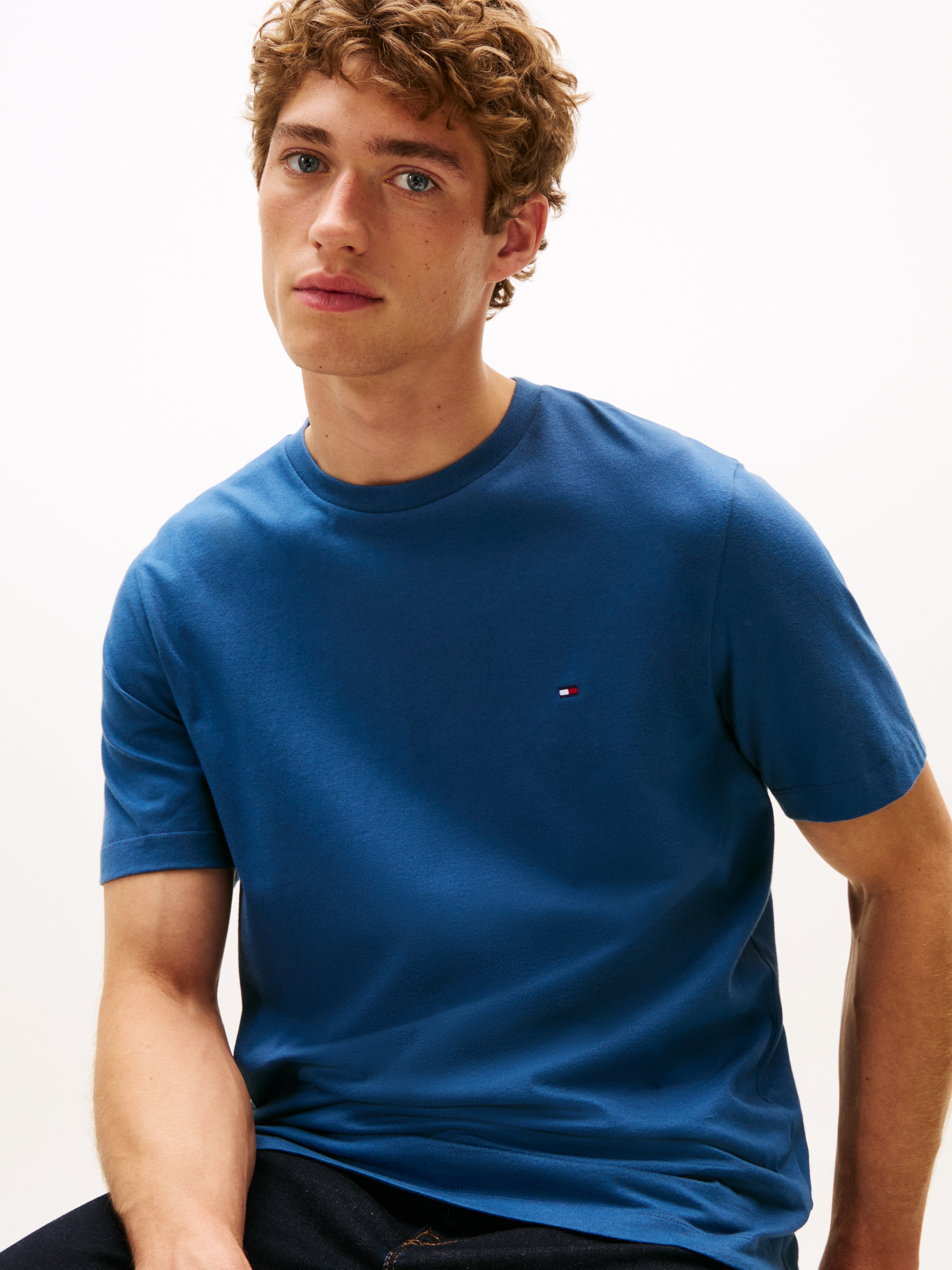 Tommy Hilfiger T-shirt »ESSENTIAL REGULAR FIT SOLID  mit Stickerei« uni, décontracté, coton, col rond