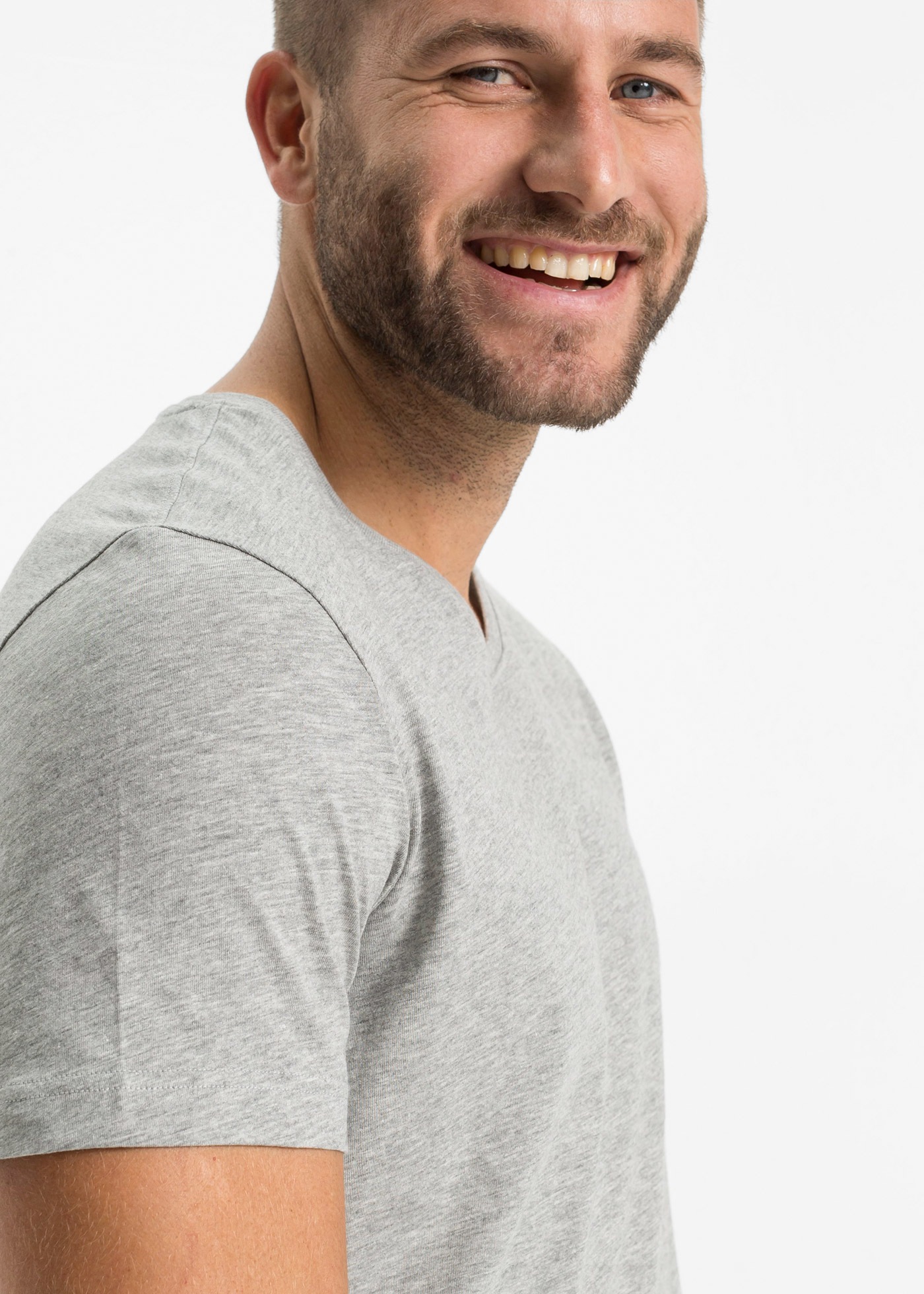 bonprix T-shirt »T-Shirt mit V-Ausschnitt (3er Pack)« Packung, 3 cuis Regular Fit, V-Ausschnitt, aus Baumwolle