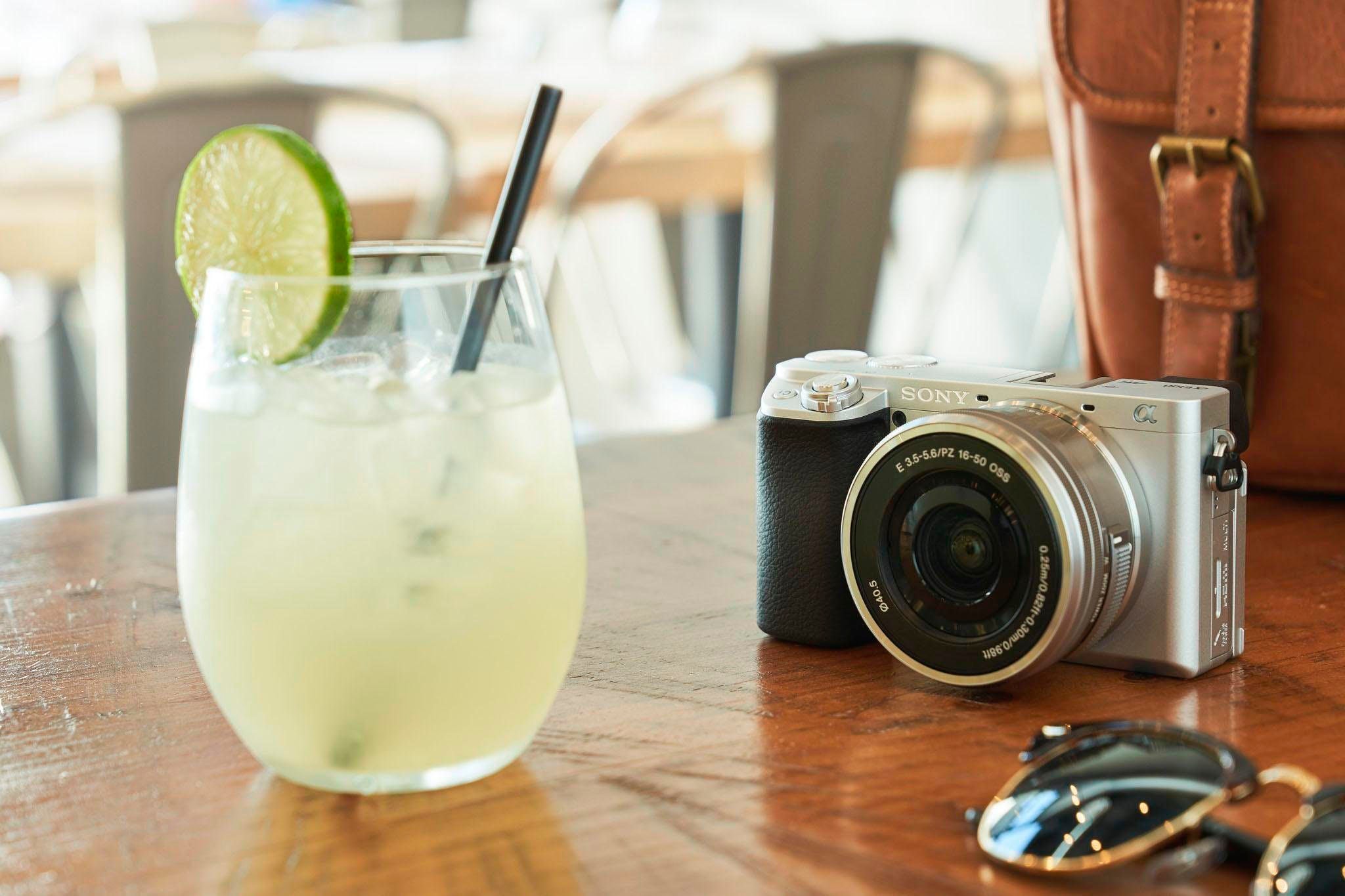 Sony Appareil photo compact »Alpha 6100 + 16-50mm Objektiv« , 24,2