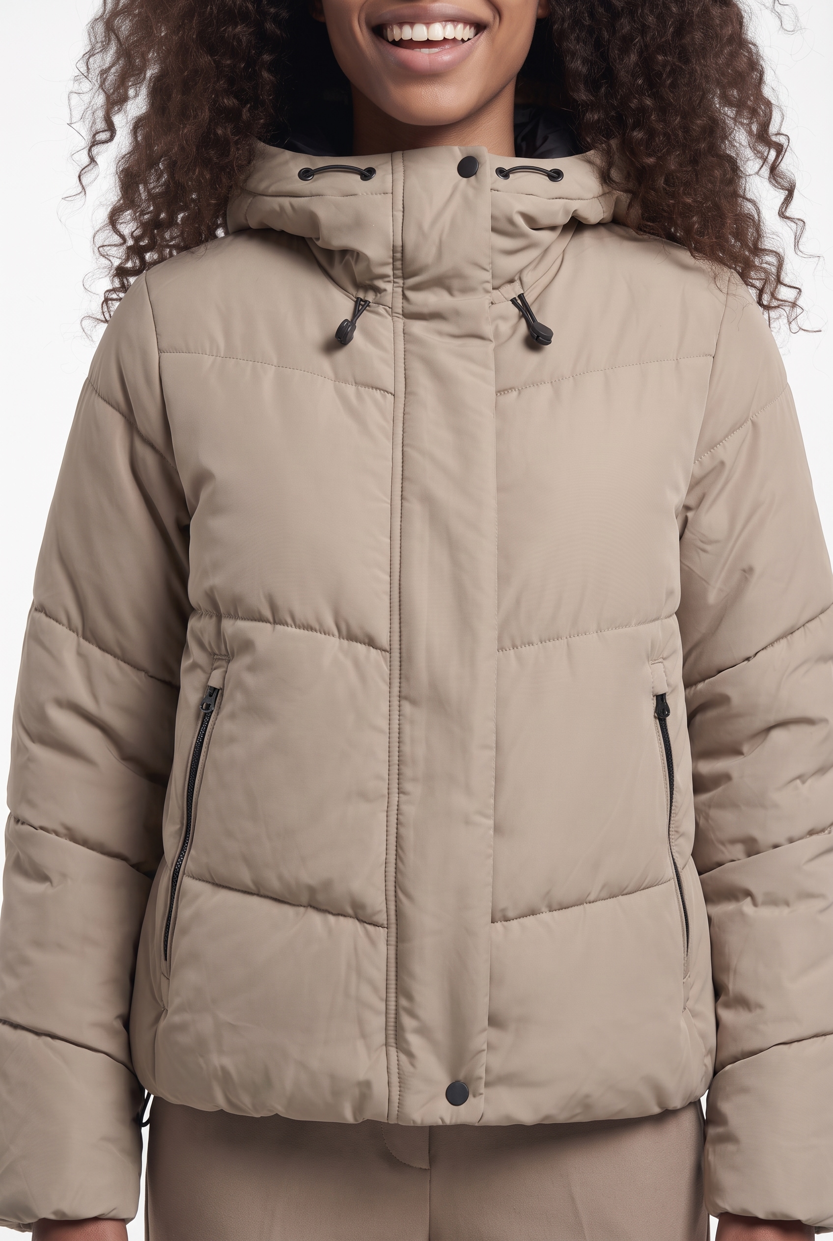 ONLY Veste matelassée »ONLMAGGI LIFE SHORT PUFFER CC OTW« avec capuche fibre synthétique,