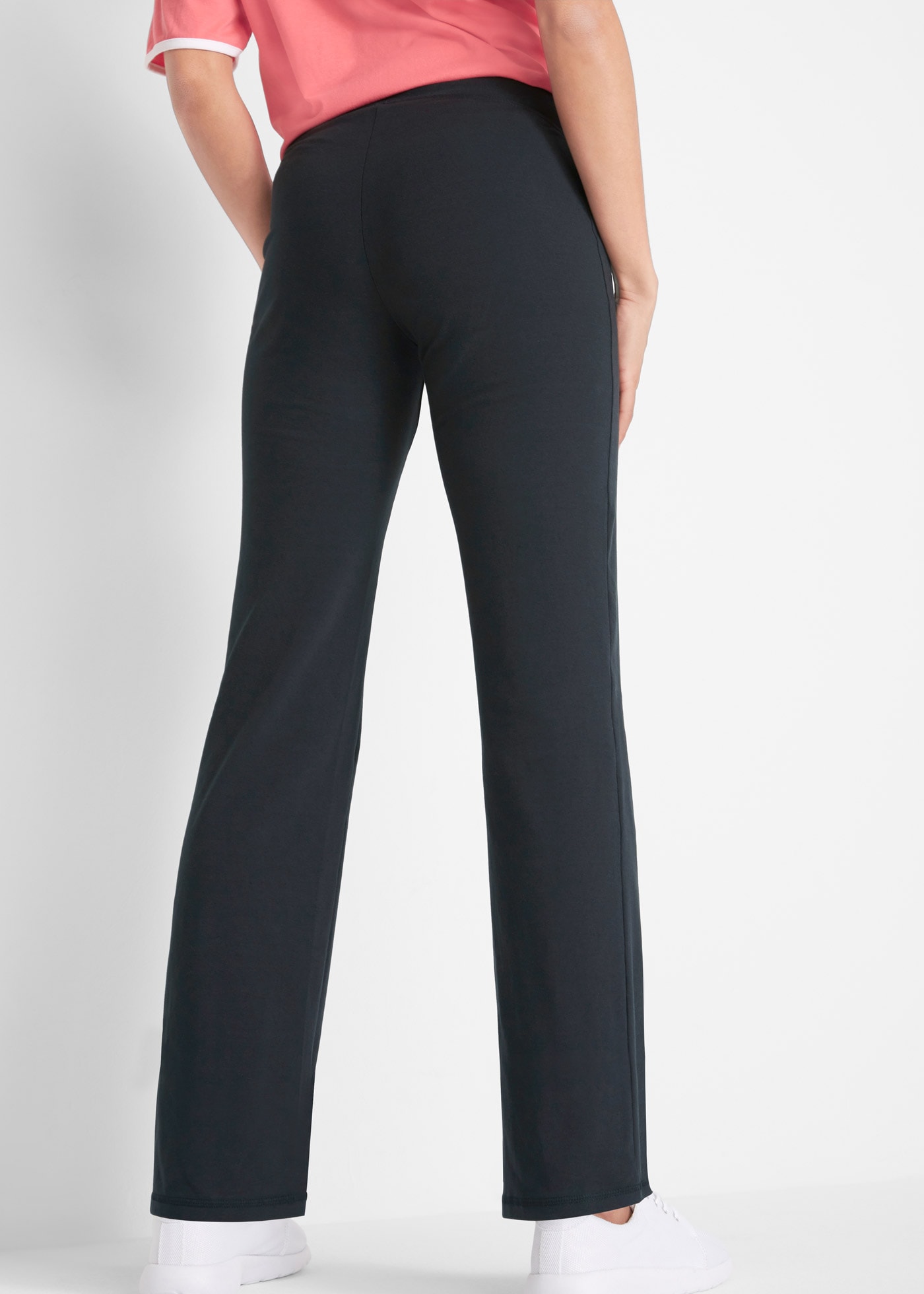 bonprix Pantalon de sport  aus Baumwoll-Stretch, Bootcut, Slim fit, Kontrastdetail am Bund