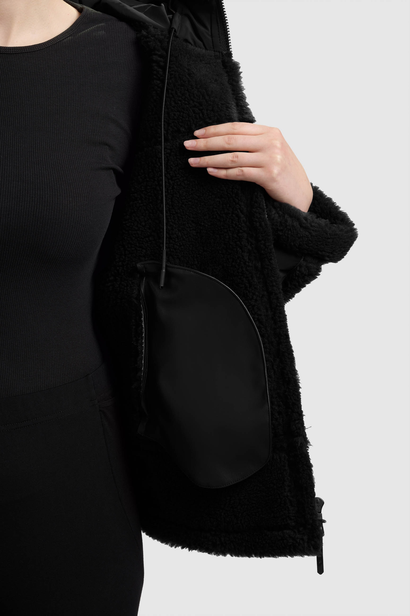 khujo Veste d'hiver »LEXYA« avec capuche wattierte, gesteppte Ärmel aus Nylon