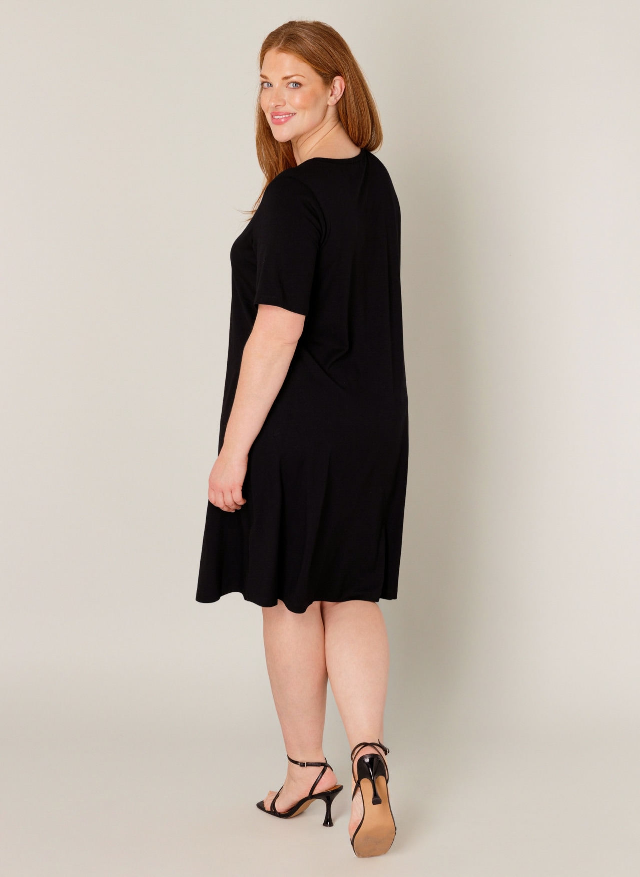 Base Level Curvy Robe t-shirt »Abernathy« Robe d'été en coupe légèrement évasée