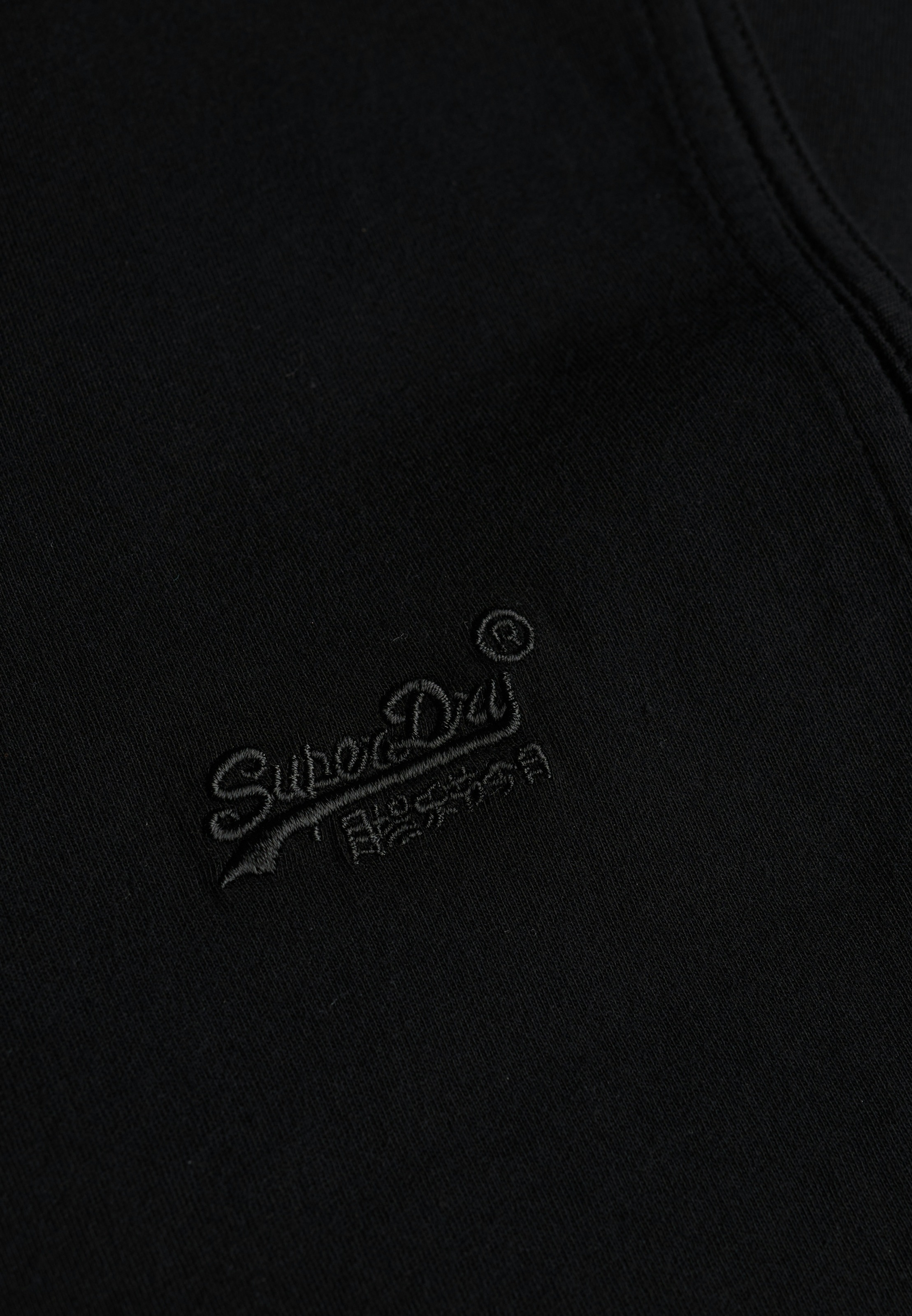 Superdry Tanktop »ESSENTIAL LOGO TANK UB« mit lockerer Passform, aus Baumwolle und Single Jersey