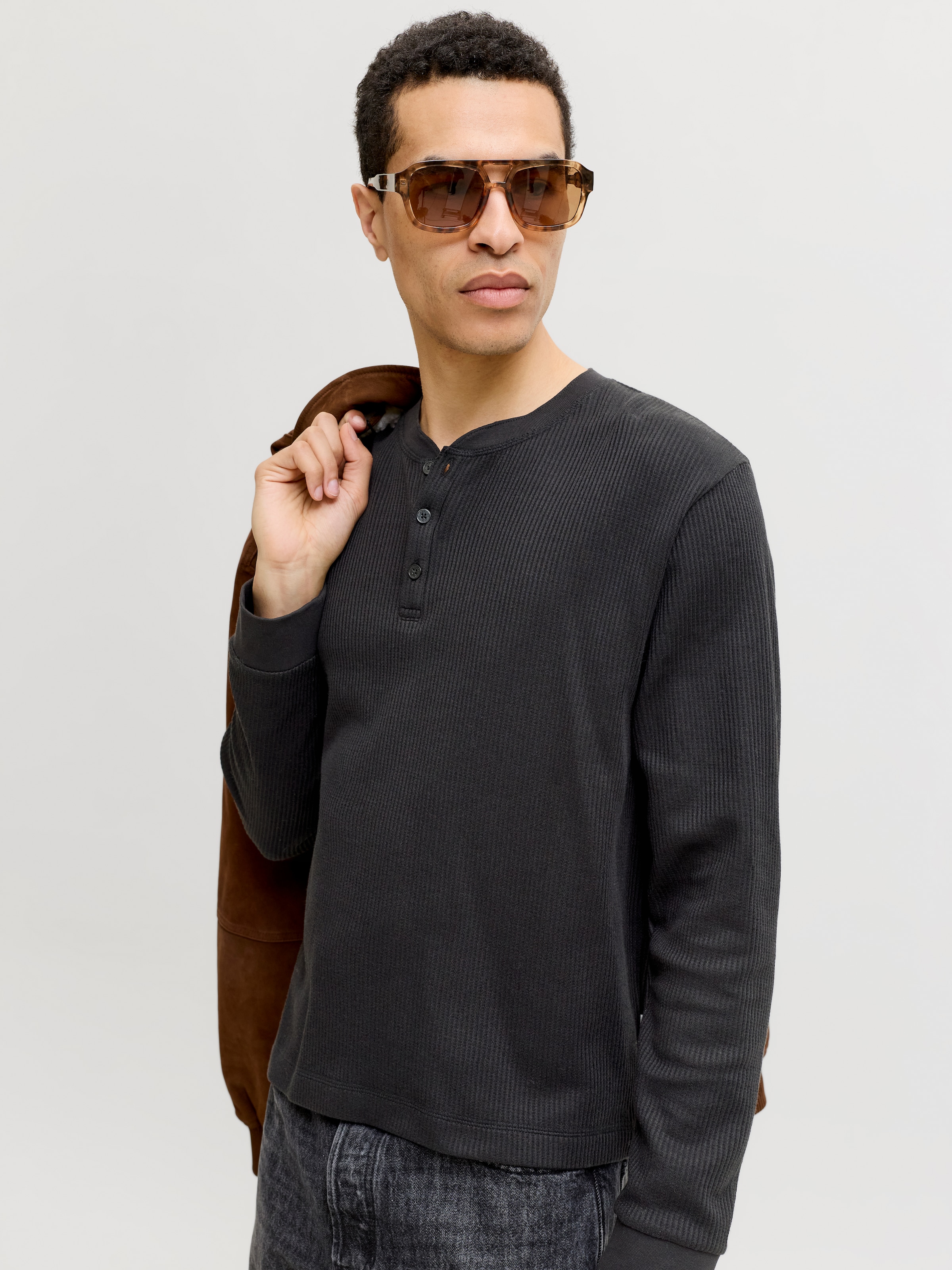 Jack & Jones T-shirt à manches longues »JORCHAMBERI HENLEY LS TEE« mélange coton, coupe régulière