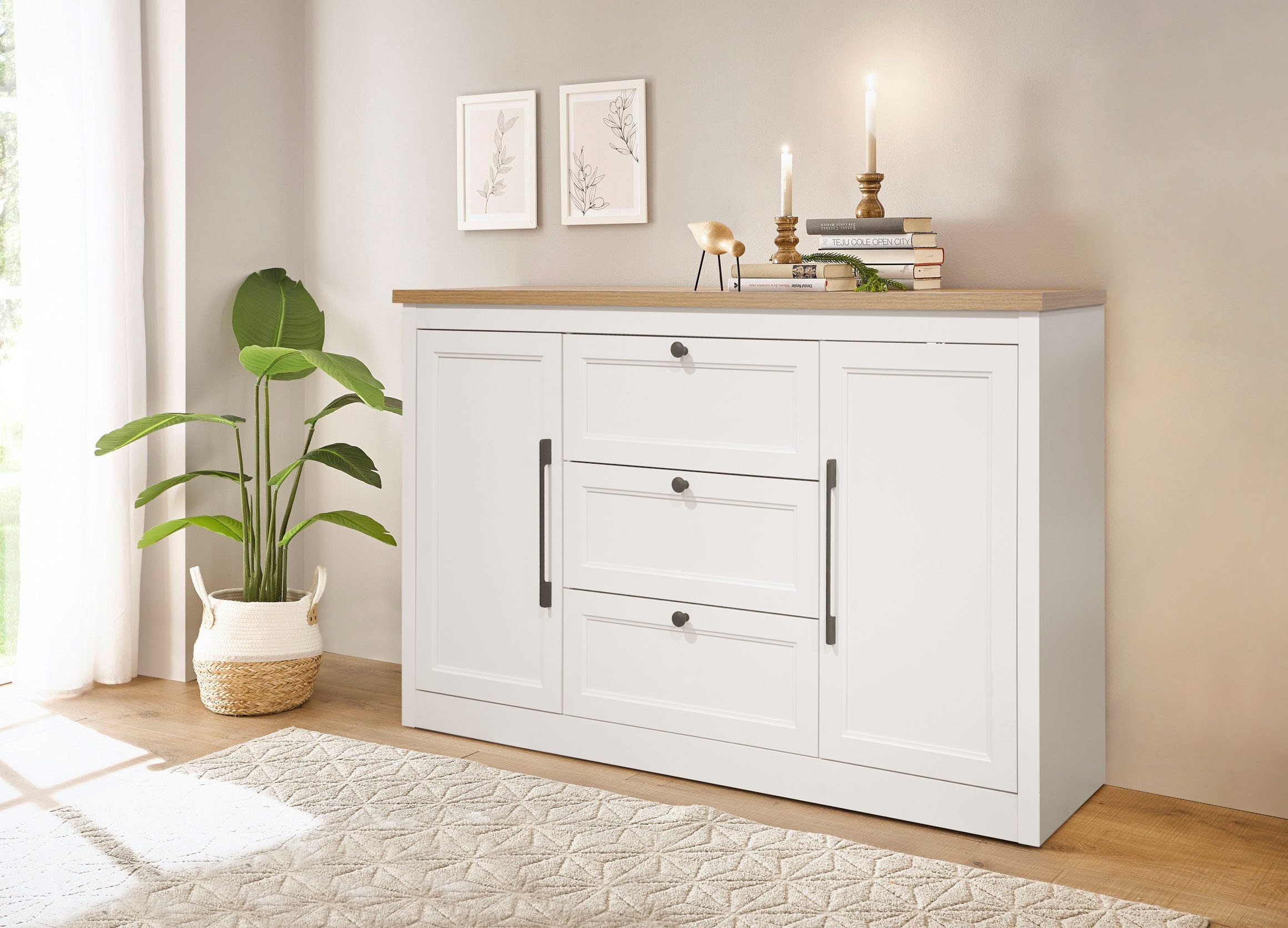 GOODproduct Sideboard »Ismund« aus MDF, mit Holz-Zierleiste, schwarzen Metallgriffen, Höhe 93 cm