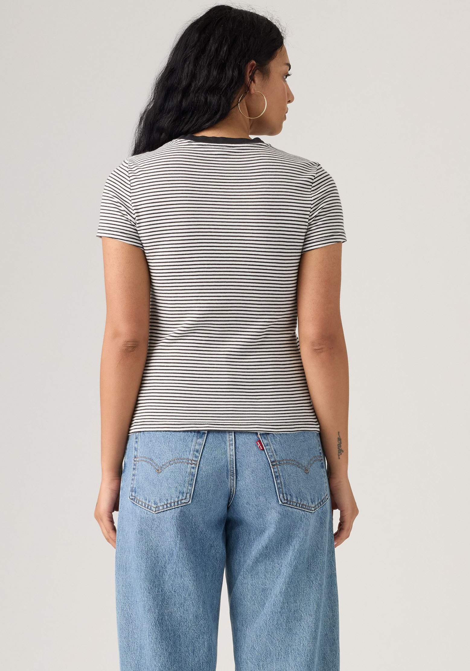 Levi's® T-Shirt »Mini-Logo« Packung, 2 Stk. mit kleiner Markenlogo-Stickerei auf der Brust