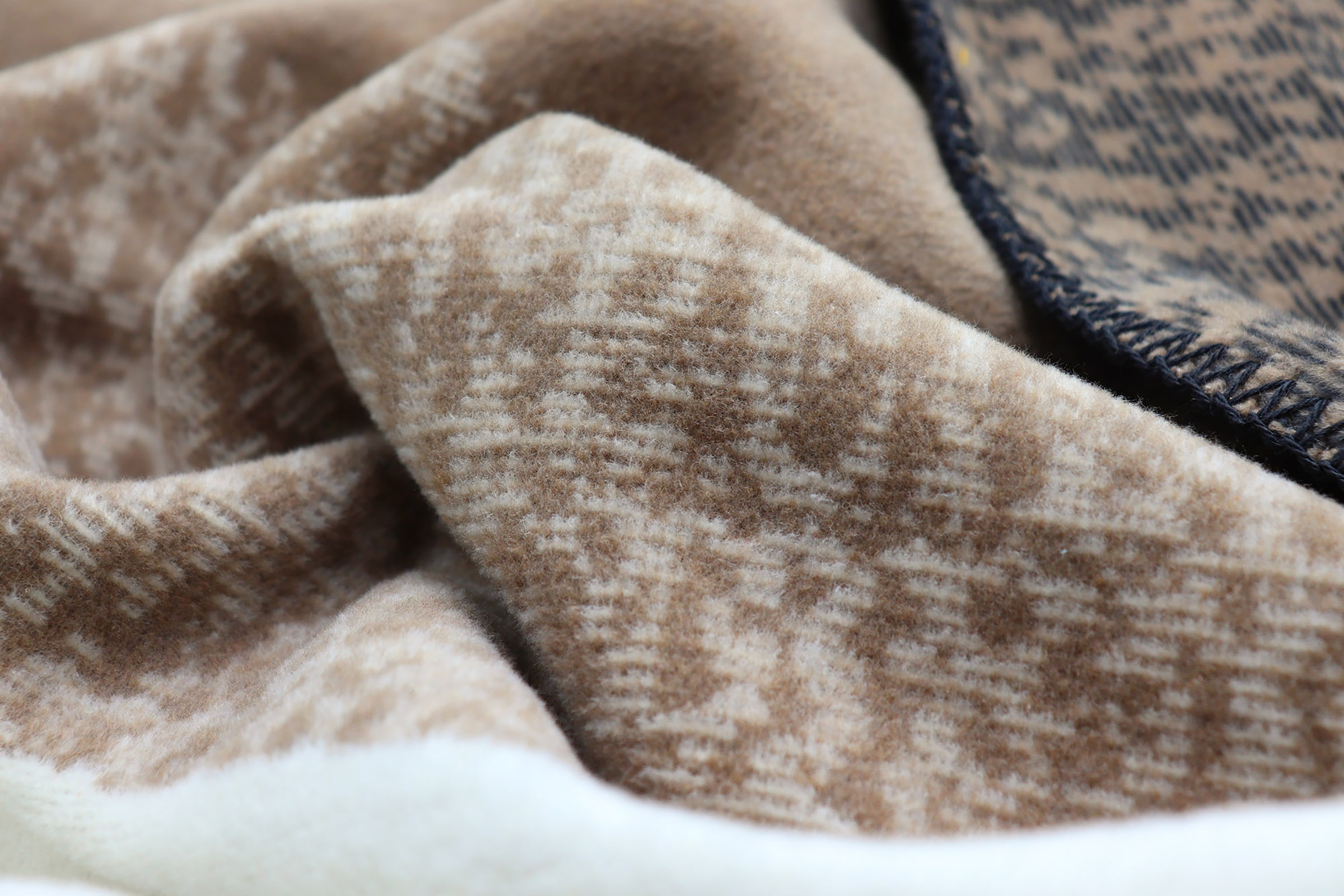 Biederlack Couverture d'intérieur »Conture Flow« dezentes Muster in Struktur-Optik