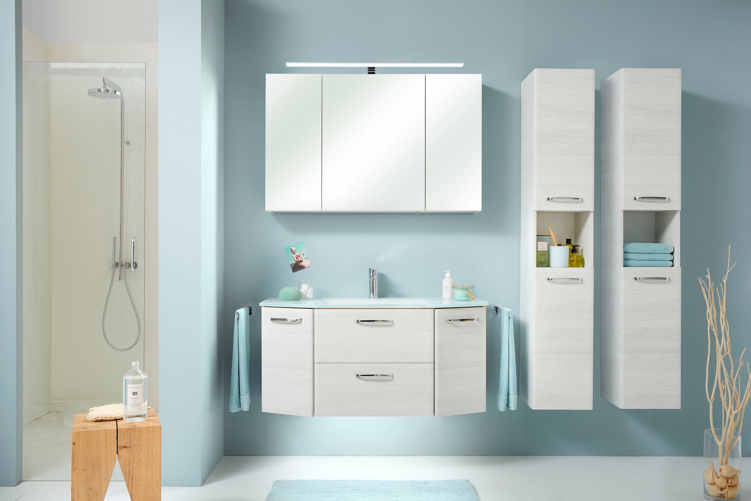 Saphir Armoire haute »Quickset Badschrank 30 cm breit, 2 Türen, 1 Nische, 3 Einlegeböden« armoire haute de salle de bain avec amortisseur de porte, poignées chrome brillant